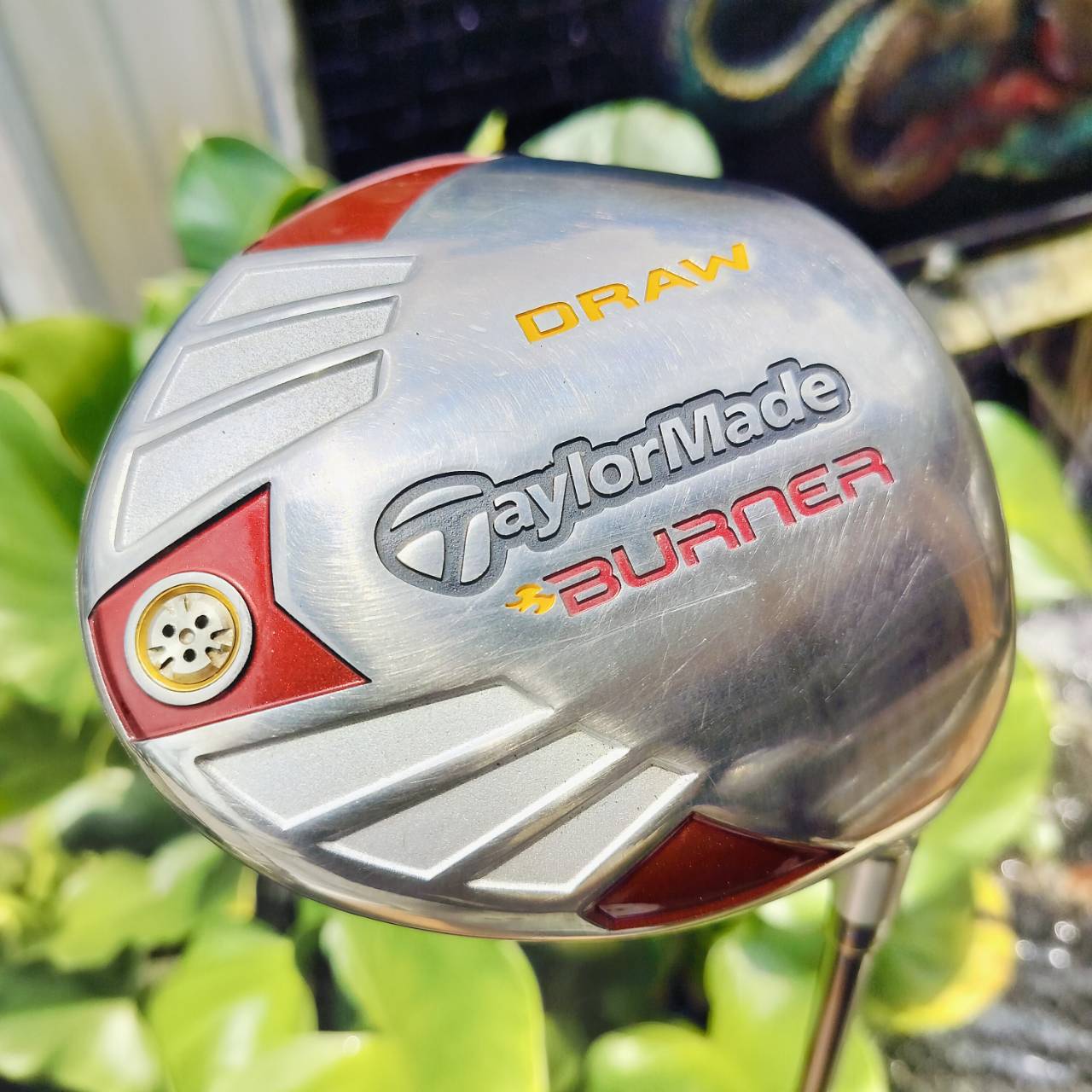 Driver Taylormade BURNER DRAW เป็นรุ่นที่แก้ปัญหาสำหรับคนชอบตีเฟด กระดองเคฟล่า จุด CG ต่ำ หัวใหญ่ หน้าสวีตสปอตกว้างเน้นตีง่ายๆค่ะ ระยะมาเต็มด้วยค่ะ องศา 9.5 ก้าน FUJIKURA FLEX R 50 กรัม ไม้กอล์ฟพรีเมี่ยมมือสอง ของแท้ By NakaraLuxurious