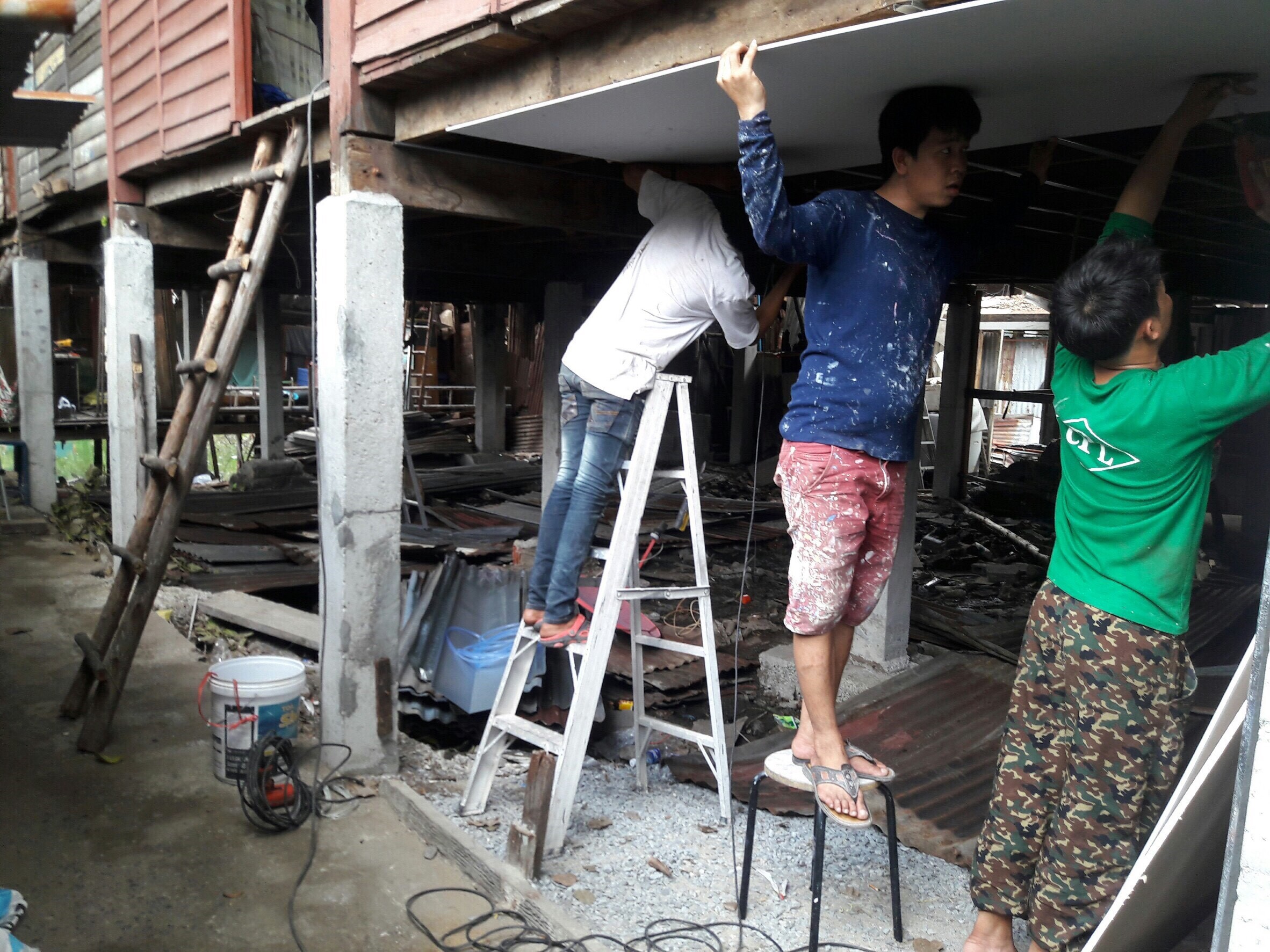 งานดีดบ้านขึ้น,เปลี่ยนฝ้า,เปลี่ยนหลังคาบ้านพัก การรถไฟแห่งประเทศไทย