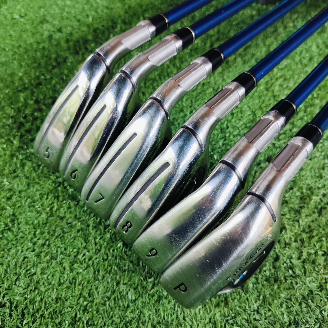 ชุดเหล็ก Taylormade SIM2 MAX ก้าน TENSEI BLUE FLEX R ก้านตัวนี้แพงที่สุดค่ะ ถ้าก้านตัวนี้ ของใหม่อยู่ที่ 43,900 บาทเลยค่ะ มีเหล็ก 5 6 7 8 9 PW . TaylorMade SIM2 Max Irons เหมาะสำหรับนักกอล์ฟที่ต้องการไม้ที่ตีง่าย ชดเชยความผิดพลาดสูง ให้ความรู้สึกนุ่มนวลใน