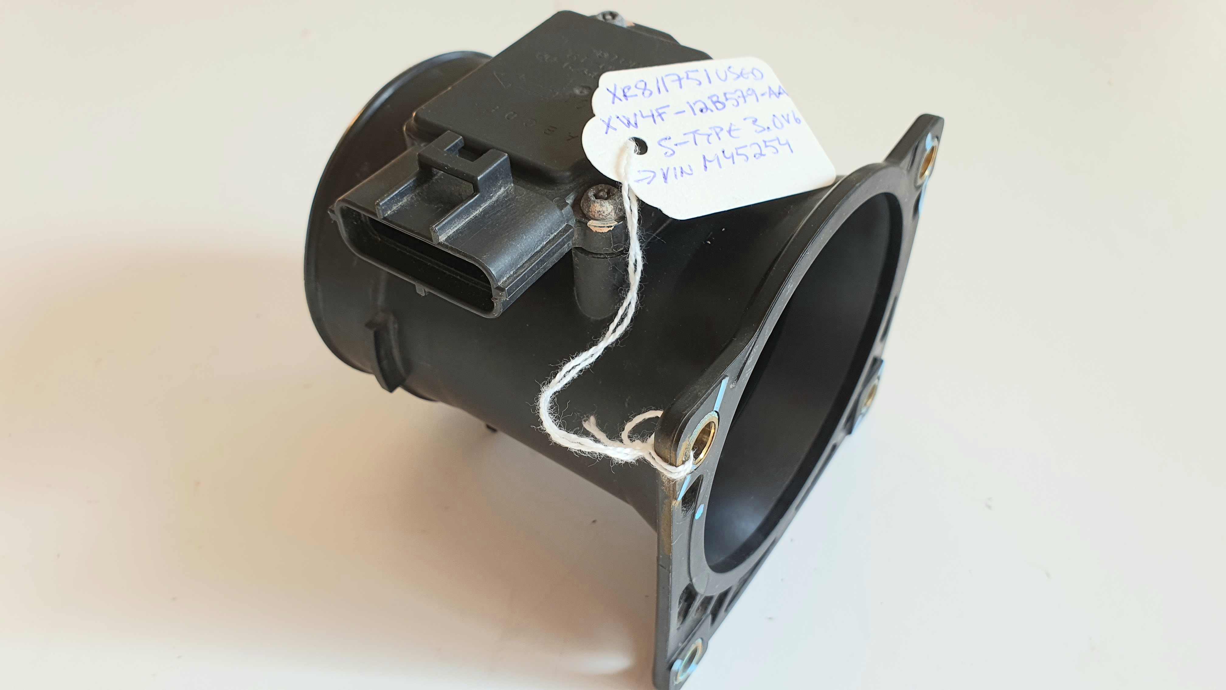 Ilmamäärämittari S-Type 3.0--> Vin.M 45254 Käytetty, XW4F-12B579-AA =100e