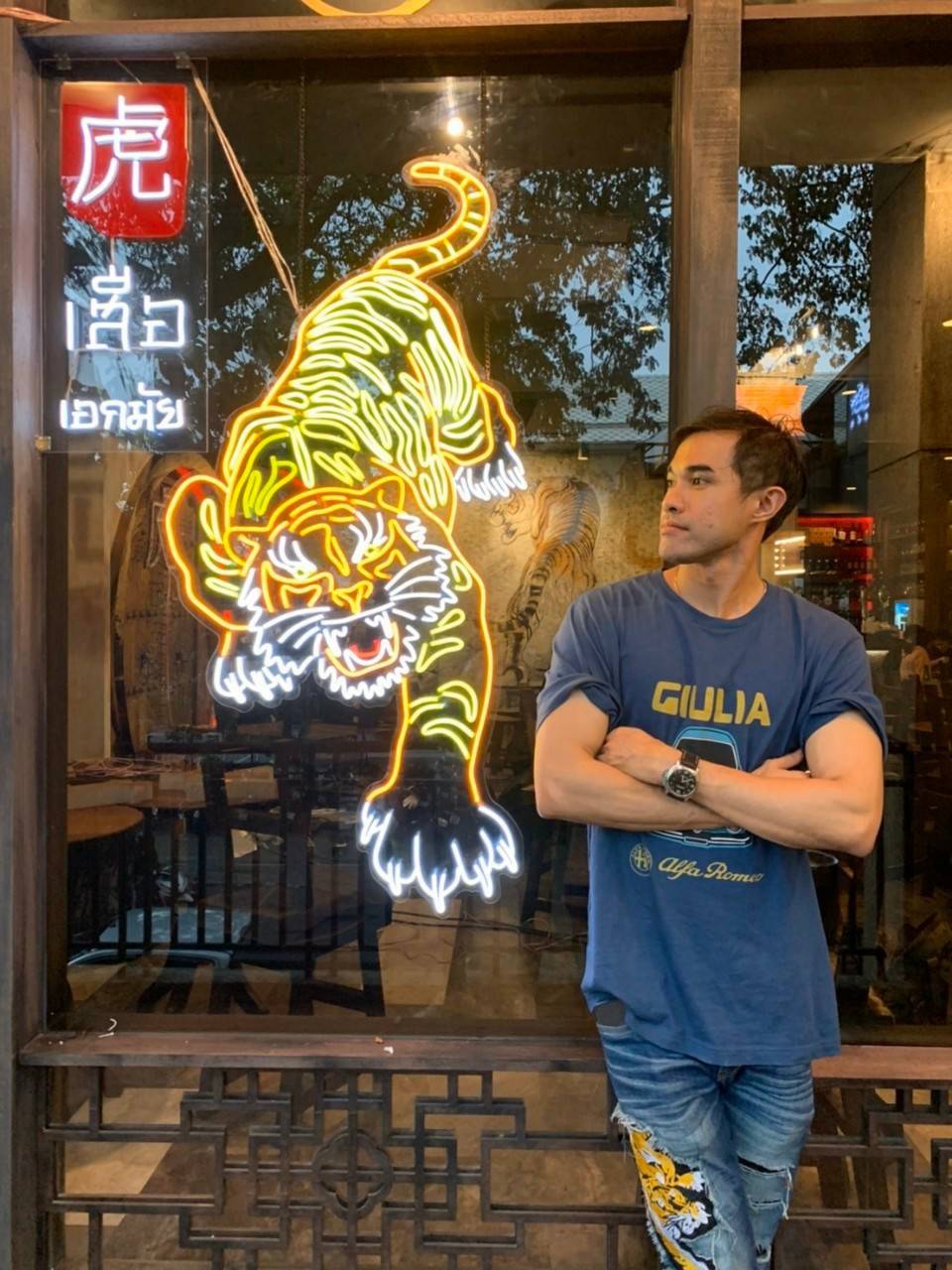 ป้ายไฟนีออน LED - ร้าน เสือ เอกมัย