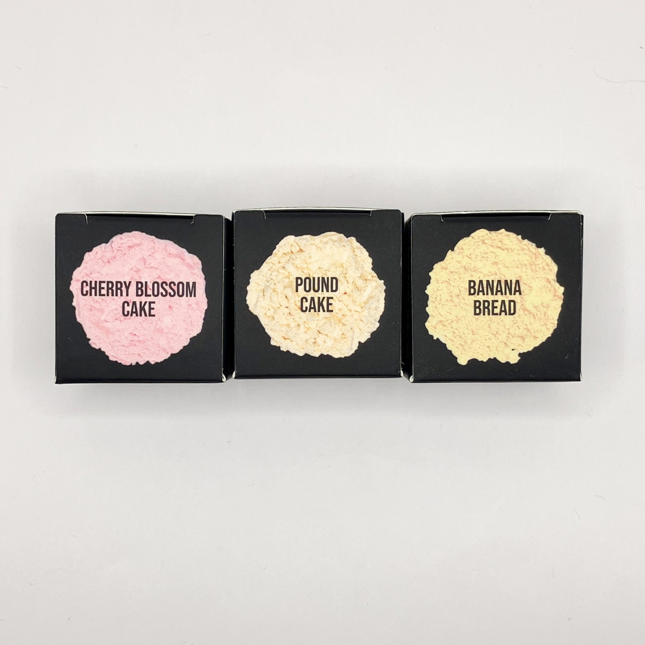 Huda Beauty Easy Bake Loose Powder 0.8g แป้งฝุ่นยอดนิยมในวงการความงาม