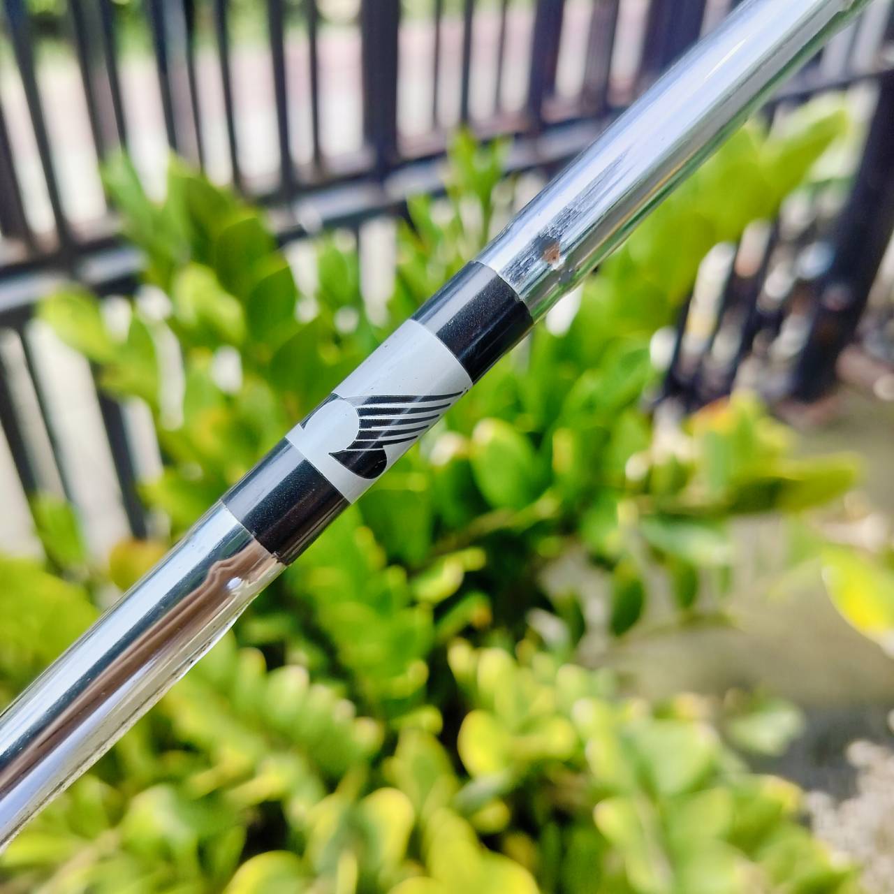 Never Compromise STUBBY Putter ความยาว 34 นิ้ว เป็นตัวเร่งพลังพัตต์ ที่จะเข้าปะทะตรงจุดศูนย์กลางของพัตเตอร์ ออกแบบอย่างดีเยี่ยมสูงสุด ไม้กอล์ฟพรีเมี่ยมญี่ปุ่นมือสอง ของแท้ By NakaraLuxurious