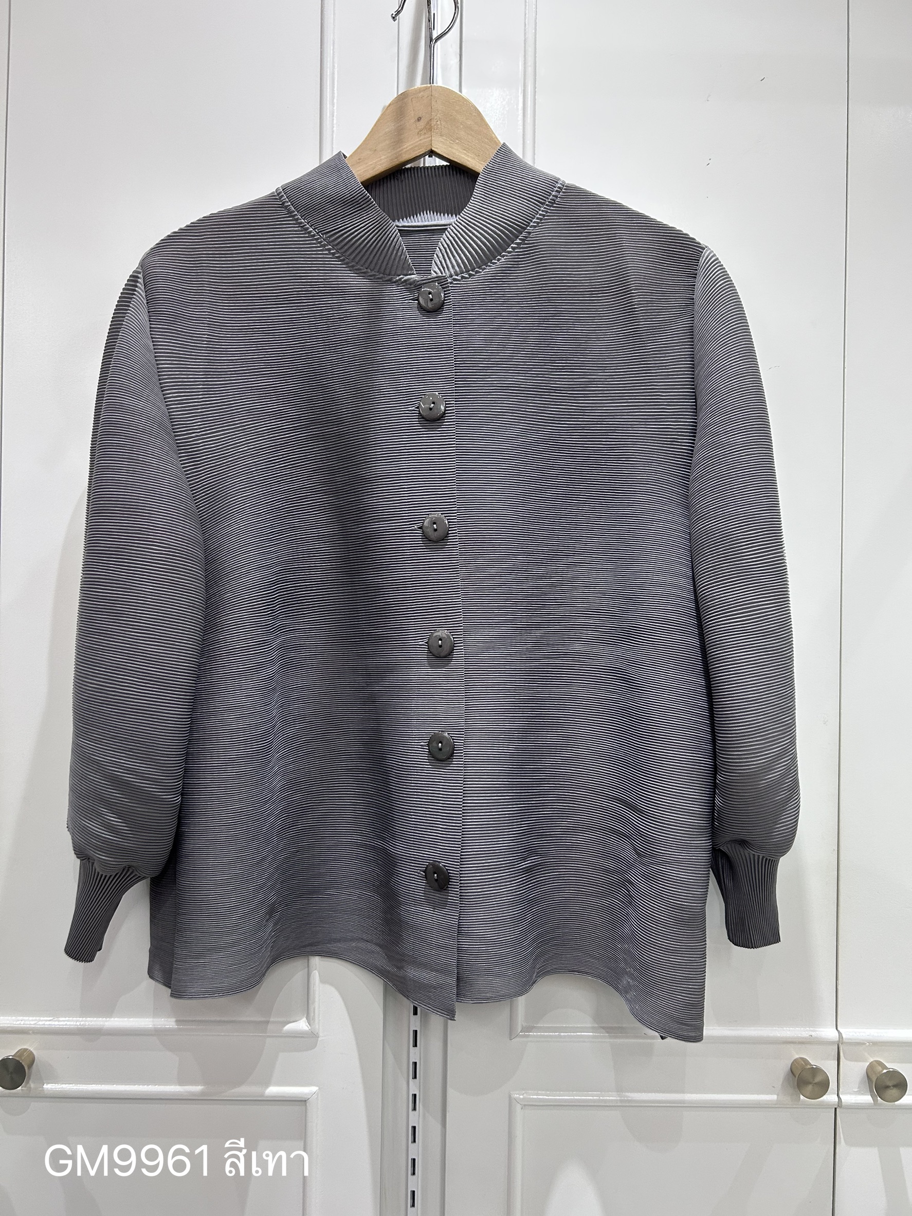 2MUAY GM9961 เสื้ออัดพลีทคอปกแมนดาริน กระดุมผ่าหน้า แขนจั๊ม MANDARIN CUFF SLEEVE PLEATED TOP 23 สี FREE SIZE