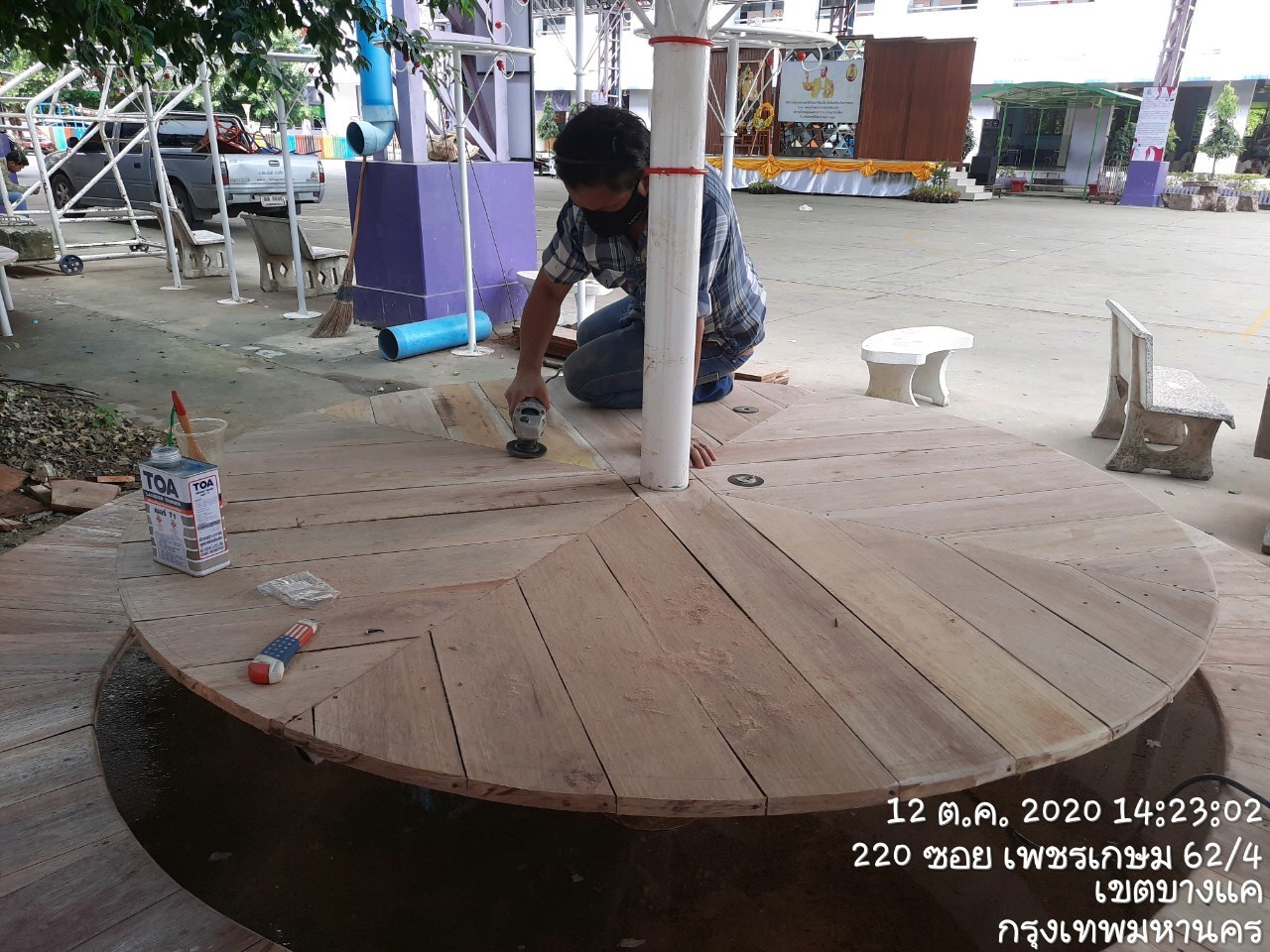 ราชวินิตประถม(บางแค)ทำเวที,ประตู,ที่นั่ง,สนามเด็กเล่น