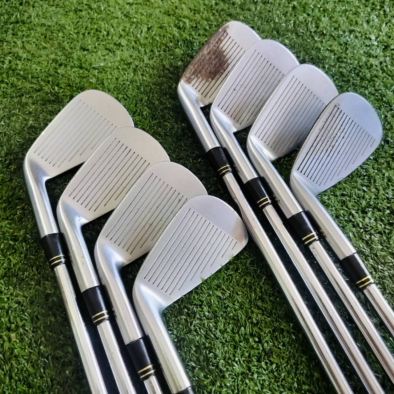 ลดพิเศษ!!! ชุดเหล็ก Taylormade RAC FORGED CB ชุดนี้ผลิตด้วยกระบวนการ FORGED ระดับโลก เป็นรุ่นที่ต่อมาจาก 300 FORGED อันโด่งดัง รุ่น CB มี CAVITY ตีไม่ยาก มีการชดเชยสูง ไม้กอล์ฟพรีเมี่ยมมือสอง ของแท้ By NakaraLuxurious