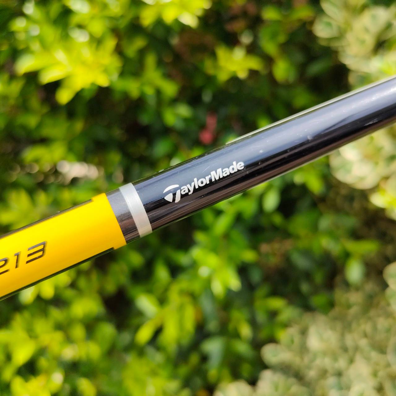 ก้าน TAYLORMADE RBZ TM1-213 ความยาว 45 นิ้ว FLEX R เป็นก้านสำหรับใส่ DRIVER มีสลีฟติดมาด้วยแล้วครับ เป็นรุ่น ST2 นะครับ ก้านเหลือง