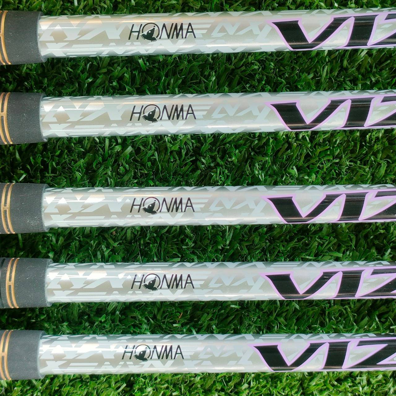 ** ไม้กอล์ฟสำหรับผู้หญิง ** ชุดเหล็ก HONMA BERES NX รุ่นใหม่ มีเหล็ก 7 8 9 10 เเละ SW ก้าน VIZARD FOR NX FLEX L ก้านเบาแค่ 37 กรัม เบาจัดๆ เป็นชุดเหล็กที่พลิกโฉมของ HONMA ไม้กอล์ฟพรีเมี่ยมมือสอง ของแท้ By NakaraLuxurious