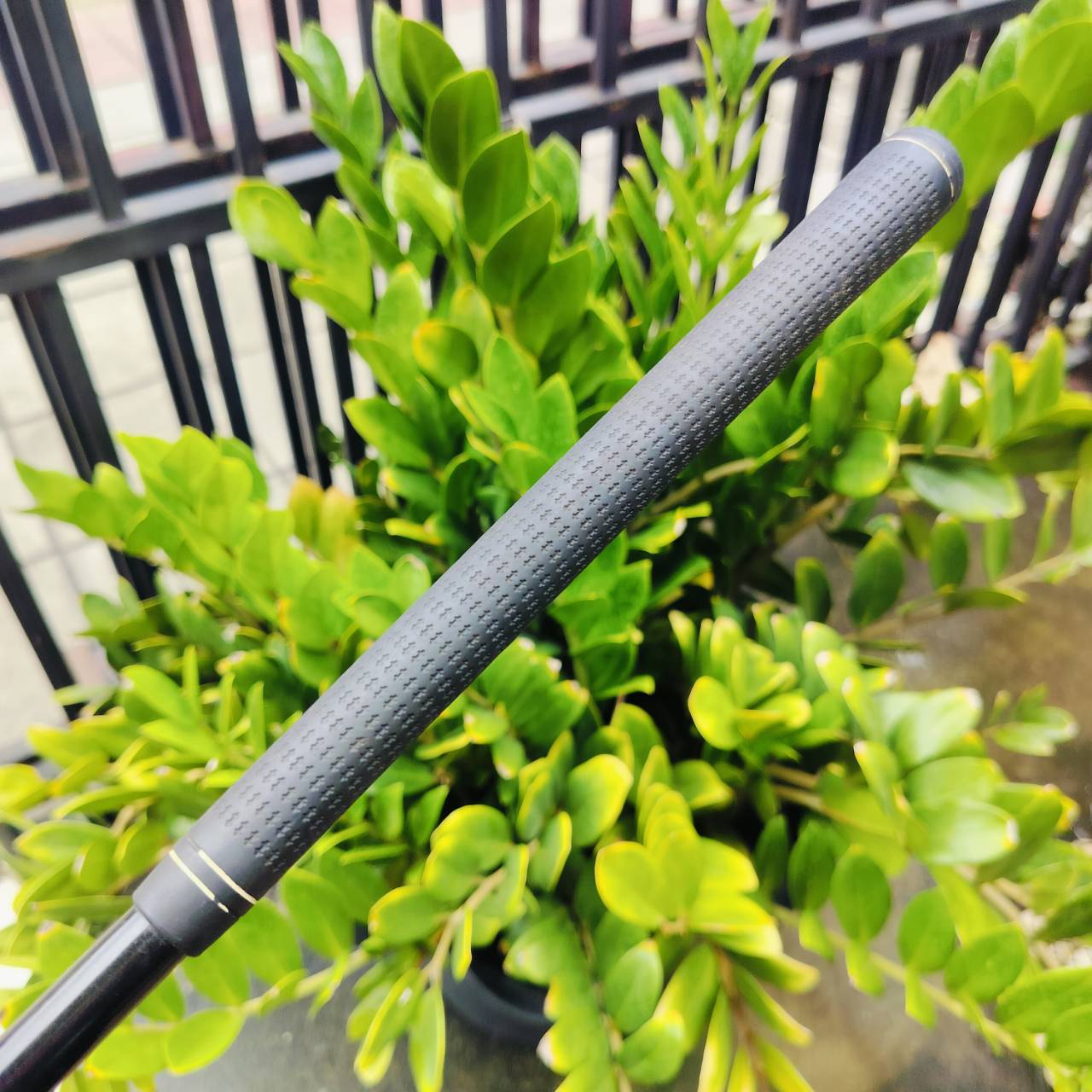 ** ก้านไม้กอล์ฟเด็ก ** ก้าน BERMUDA JUNIOR มือสอง สภาพดี มีกริพมาด้วย ความยาว 36 นิ้ว คุณภาพดีมาก มือสอง ของแท้ By NakaraLuxurious