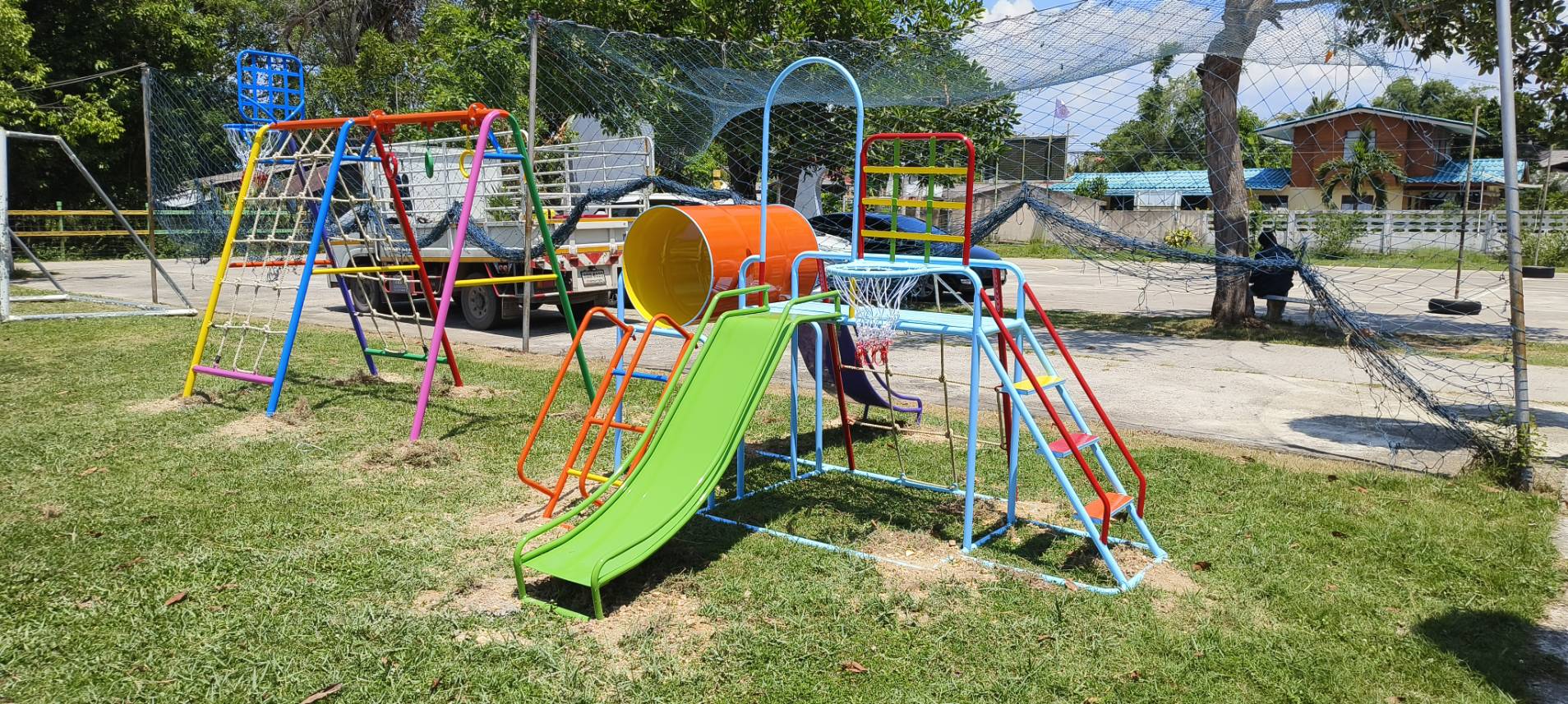 เครื่องเล่นสนามชุดรวมD ประกอบด้วยสไลเดอร์ปีนป่ายแป้นบาสและถังลอด, เครื่องเล่นสนามกลางแจ้ง , เครื่องเล่นสนามเหล็ก, ของเล่น, OutdoorPlayground,สนามเด็กเล่น,เครื่องเล่นงบสพฐ.ประชารัฐ ราคาโรงงาน