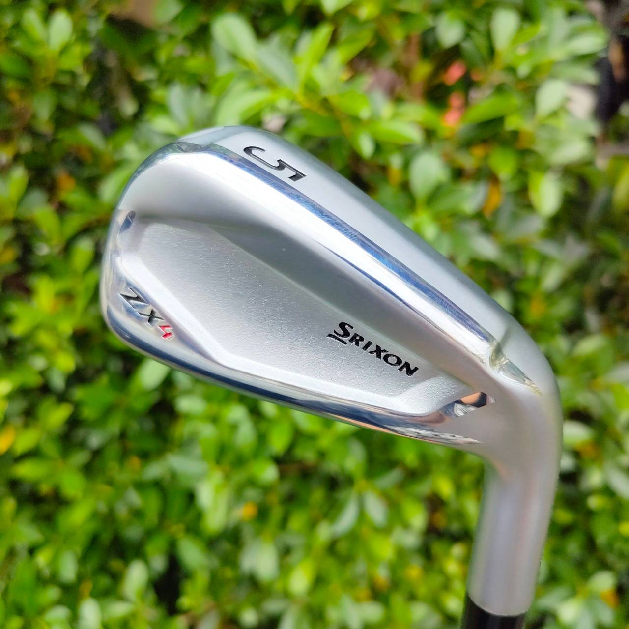 ชุดเหล็ก SRIXON ZX4 มีเหล็ก 5 - 9 เเละ PW ก้าน N.S.PRO ZELOS 8 FLEX S ชดเชยความผิดพลาดอย่างทรงพลัง โครงสร้างแบบ Hollow พร้อมด้วย รูปลักษณ์ที่เพียวบางและมีความโฉบเฉี่ยว