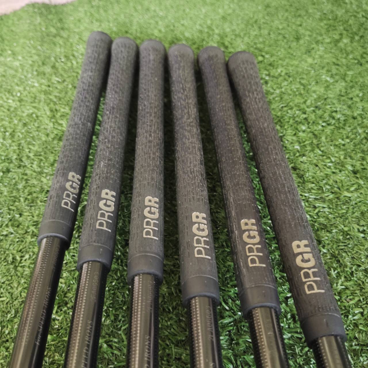 ชุดเหล็ก PRGR 905 เทคโนโลยี SPEED RIONS ช่วยให้หน้าไม้ ดีดเด้ง ตีง่าย ลูกพุ่งสูง ลดการสไลซ์-ฮุค