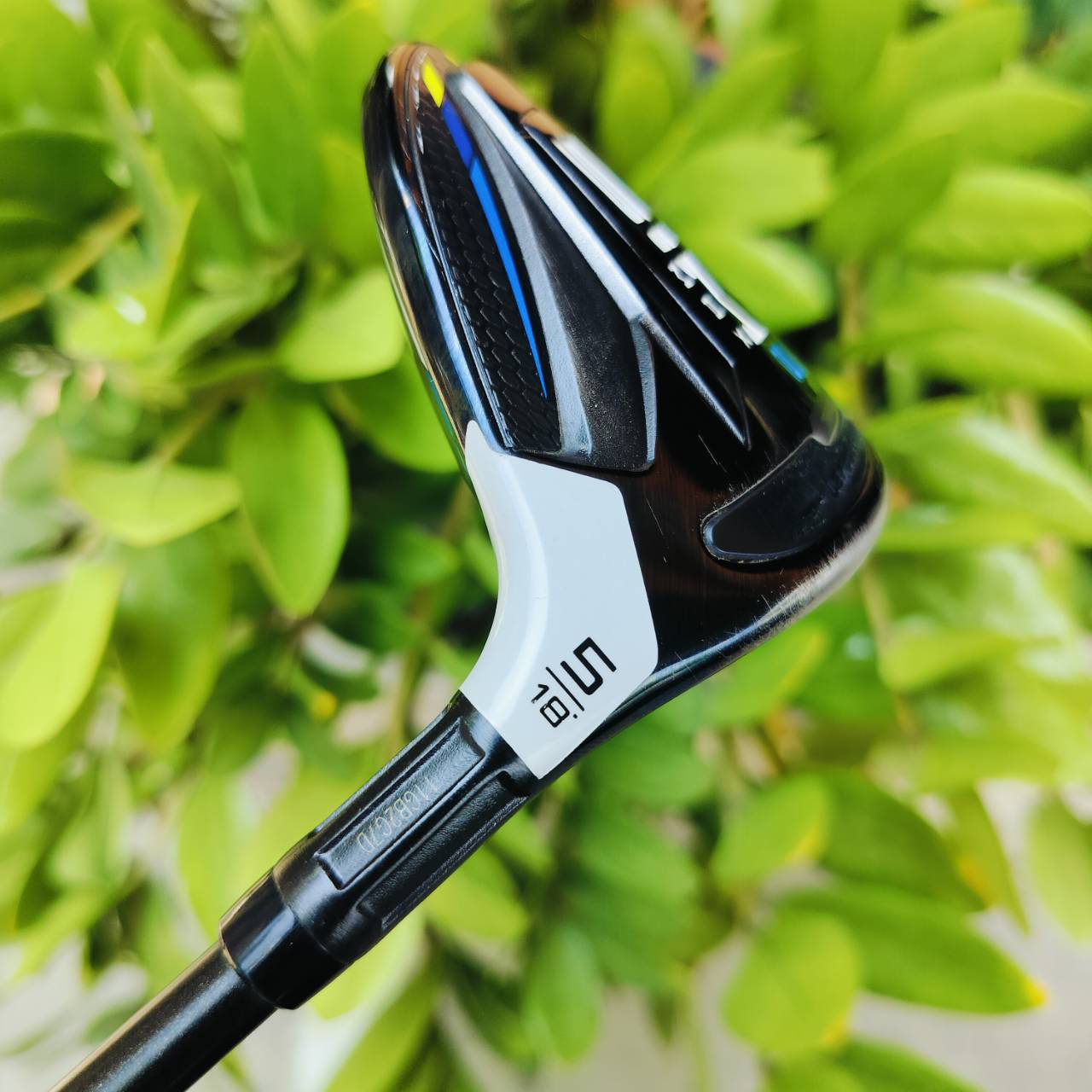FW5 Taylormade SIM2 MAX สุดยอดเทคโนโลยีที่ดีที่สุด V Steel Sole Design ที่ถูกพัฒนามาในระดับสูงที่สุดในยุค สวิงผ่านง่ายบนทุกพื้นผิวการเล่น ไม้กอล์ฟพรีเมี่ยมมือสอง ของแท้ By NakaraLuxurious