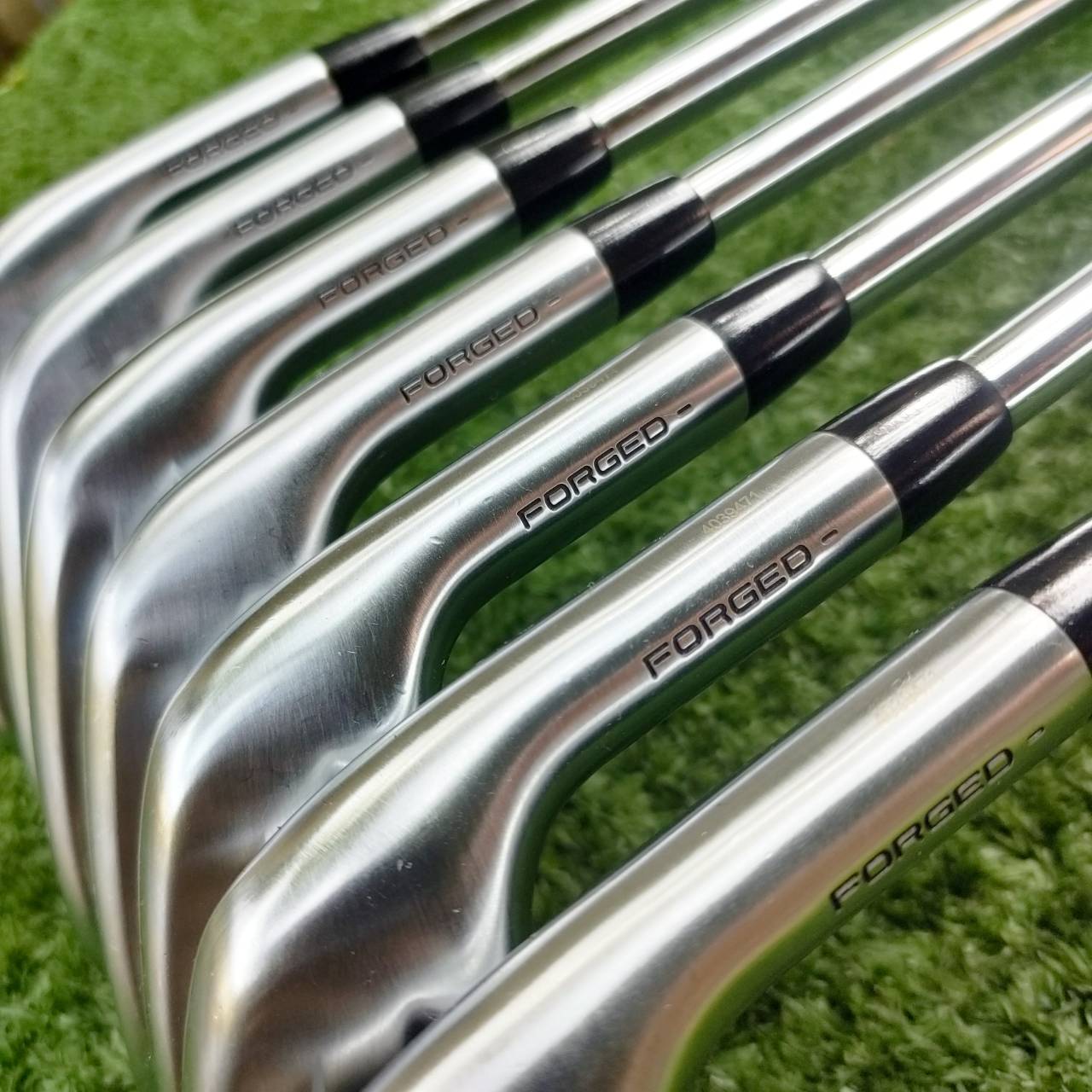 TITLEIST T100S FORGED (รุ่นปี 2022) เป็นรุ่นใหม่ สวยจัดๆ และเป็นชุดใหญ่สุด มีตั้งแต่เหล็ก 5 - PW (องศา44) และยังมี WEDGE องศา 48 ให้ด้วยอีกหนึ่งชิ้น ห้านสุดยอดพรีเมี่ยม PROJECT X 5.5 ก้านรุ่นใหม่ LZ LOARDING ZONE