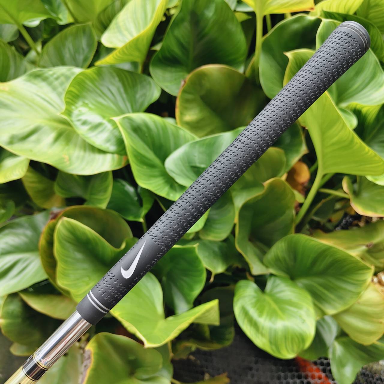 Wedge Nike SV‑T 52° / Bounce 10° Grooves: CNC milled grooves ช่วยให้ spin ดีและควบคุมระยะทางง่าย