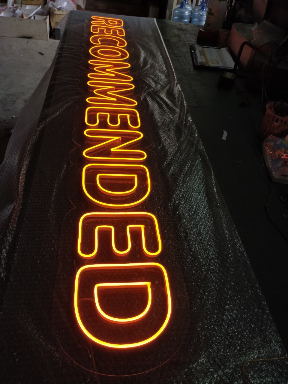 ไฟนีออน เฟค