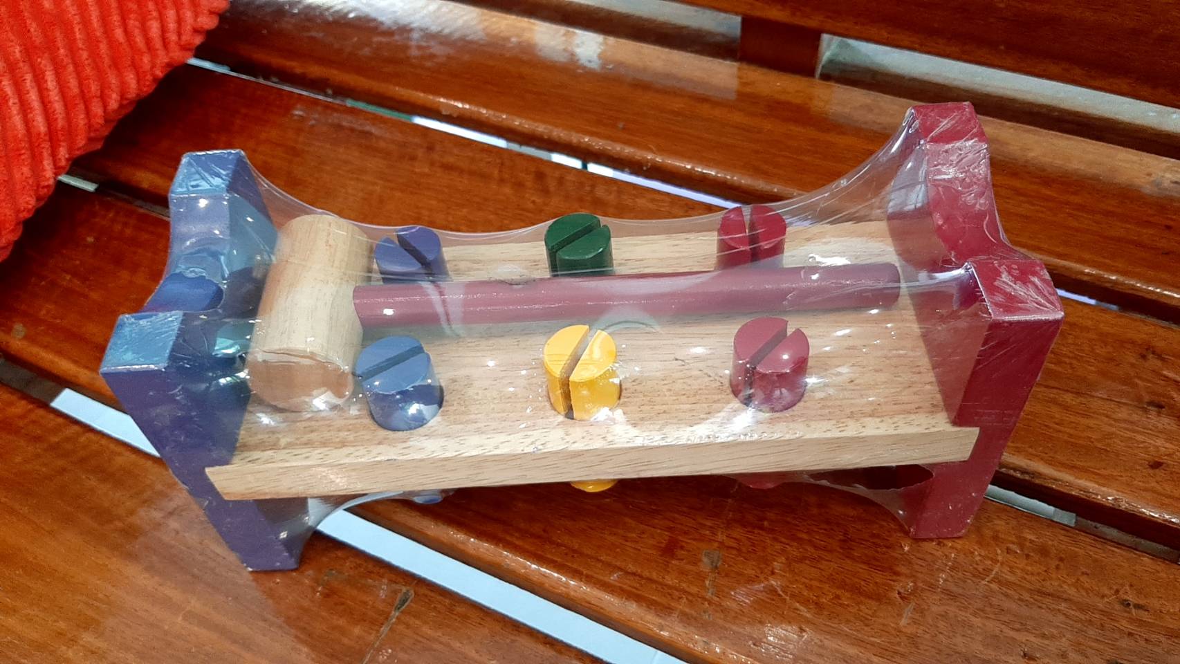 ค้อนตอกเตียงนอน , ของเล่นไม้, ของเล่นเสริมพัฒนาการ, ของเล่นเด็กอนุบาล, สื่อการสอนเด็กอนุบาล วัสดุและสี ปลอดภัยต่อเด็ก มีมาตรฐาน มอก. ตามที่ สพฐ. กำหนด