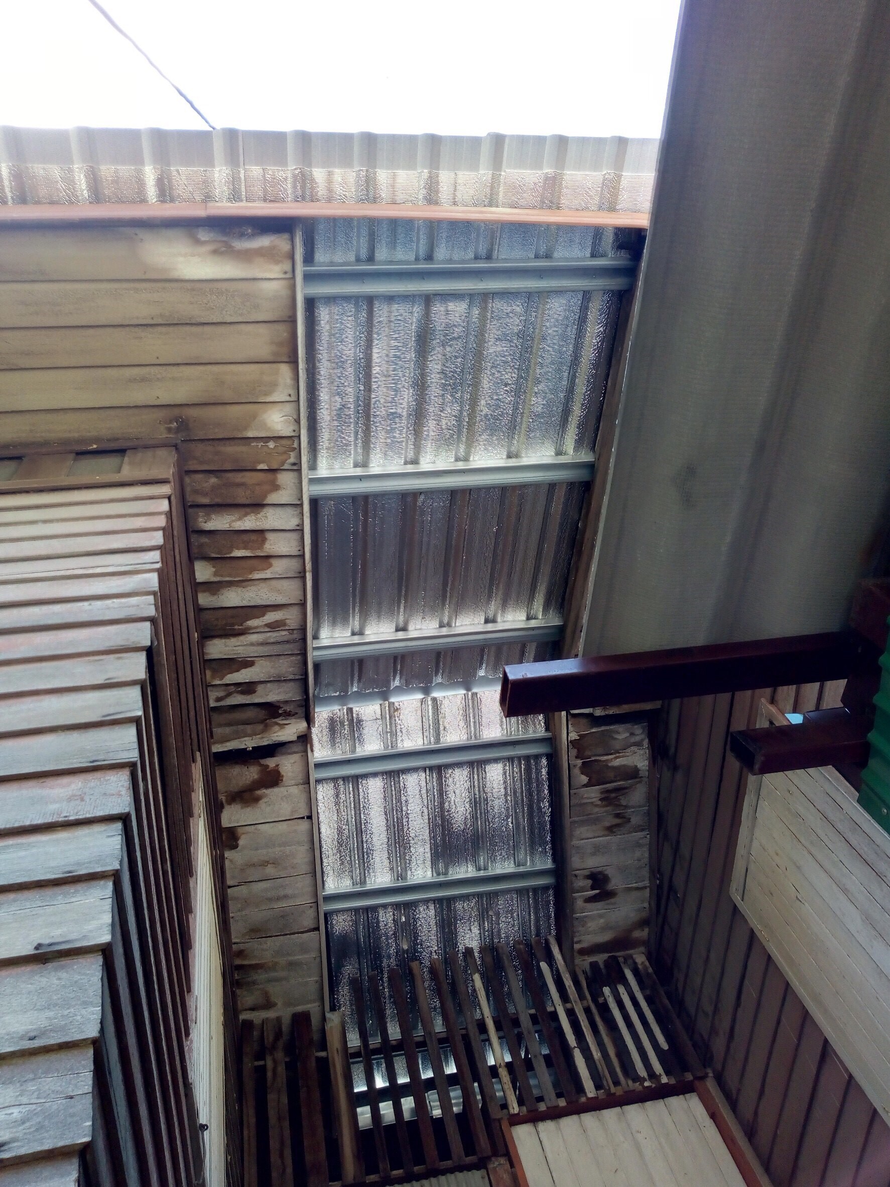 งานเปลี่ยนหลังคาบ้านพักรถไฟบางกอกน้อย การรถไฟแห่งประเทศไทย