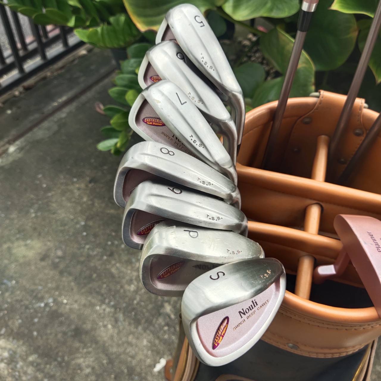 ไม้กอล์ฟผู้หญิงครบชุด Golf Planner *เป๊กถุงกอล์ฟหลุกสองจุด* ถุงกอล์ฟหนังแท้สุดคลาสสิคอย่างดี