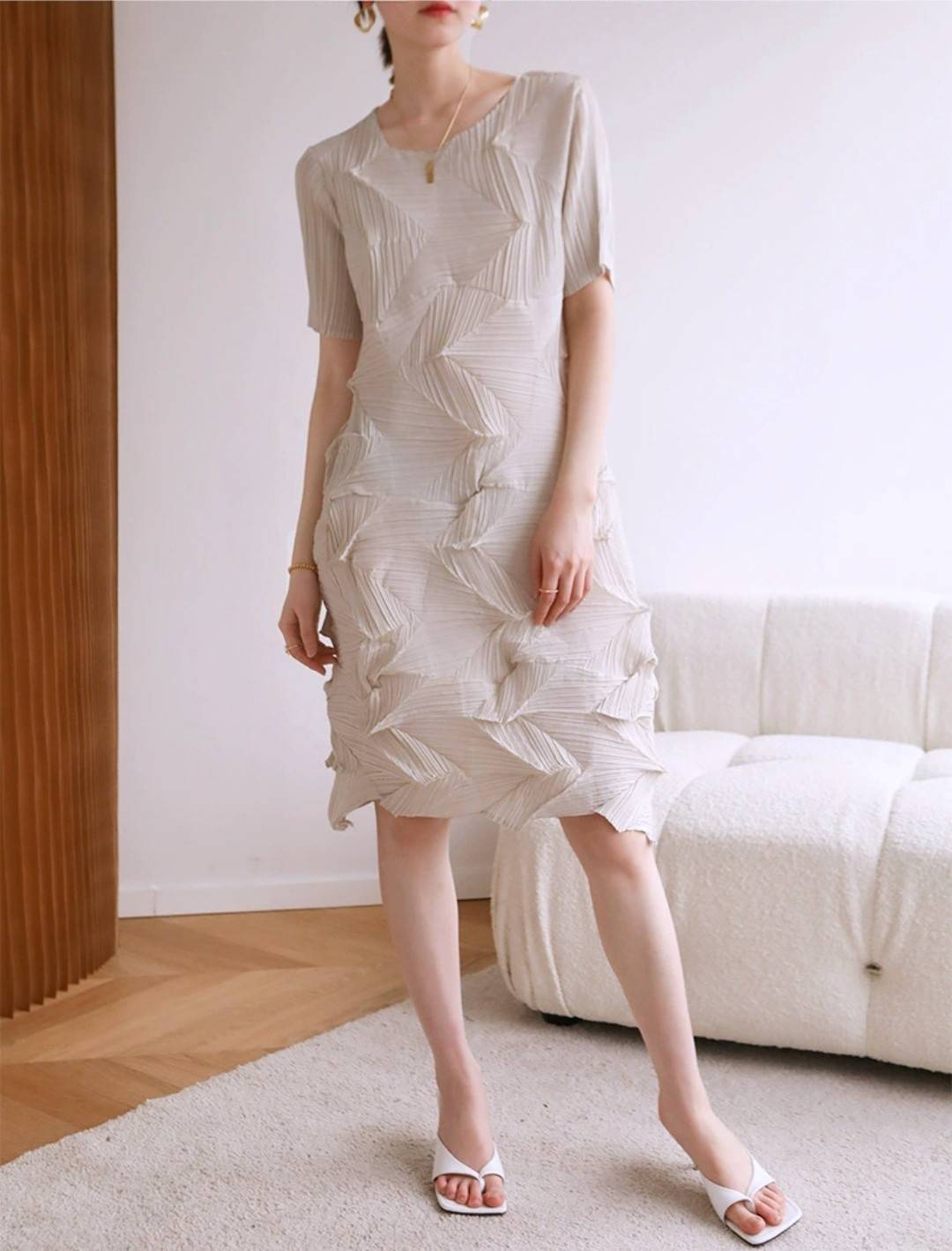 อกถึง 40นิ้ว 2MUAY GJO5633 เดรสพลีทคุณภาพ SHORT SLEEVE ZIGZAG PLEAT DRESS 4สี FREE SIZE