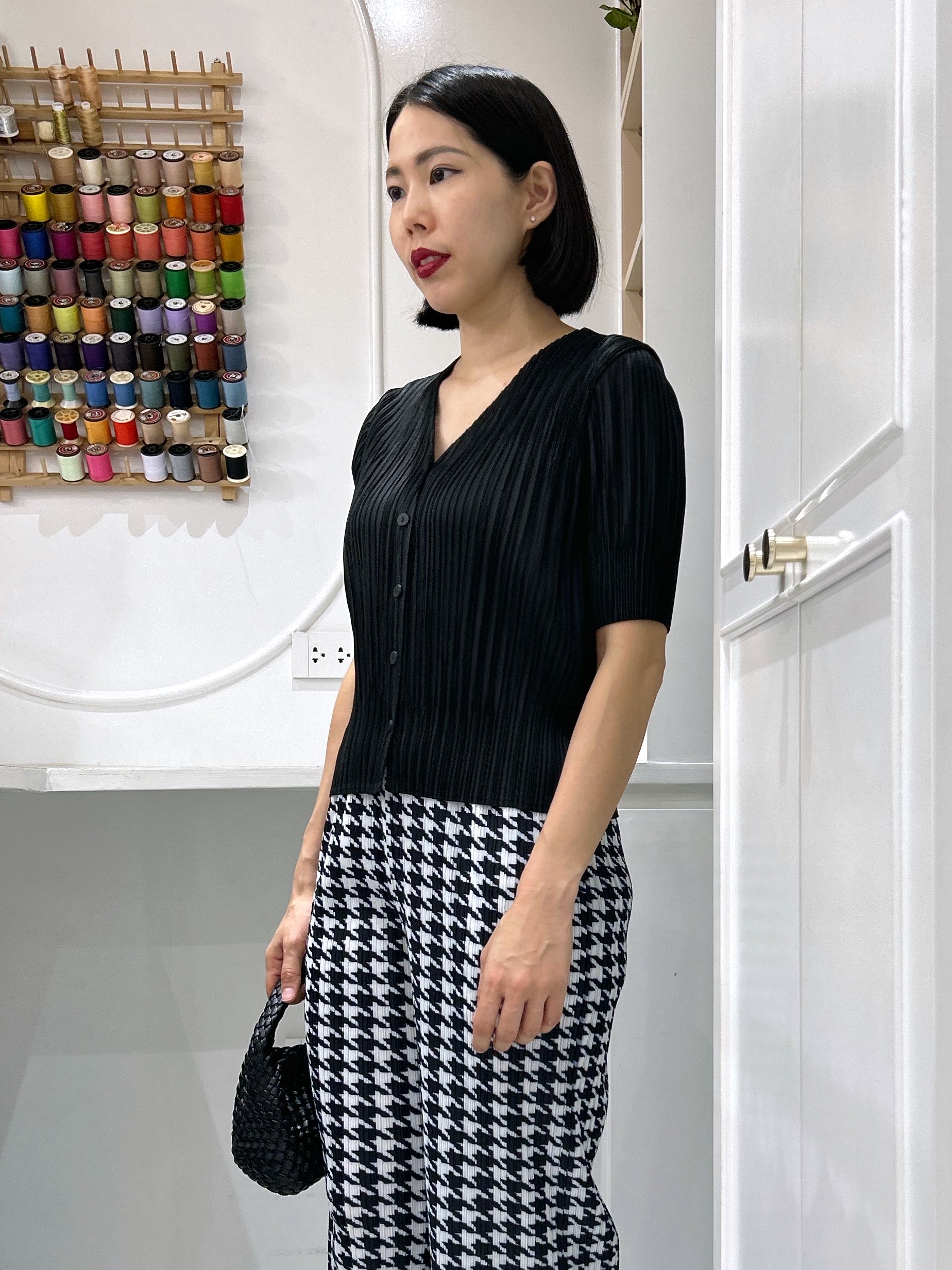 2MUAY รุ่น GJO11398 เสื้ออัดพลีท V NECK BUTTON FRONT PLEATED TOP 10 สี FREE SIZE