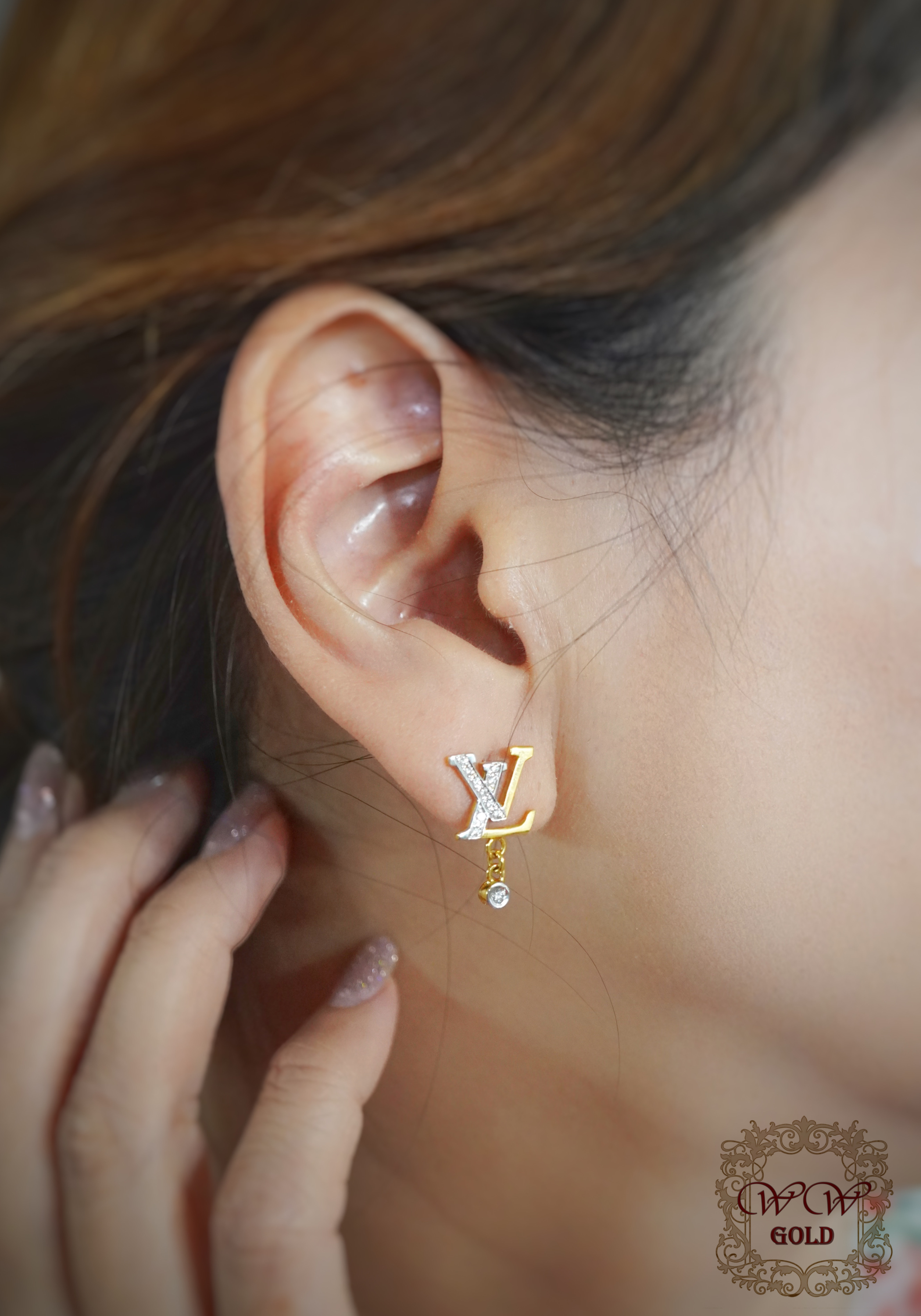 Lv 2 style earring