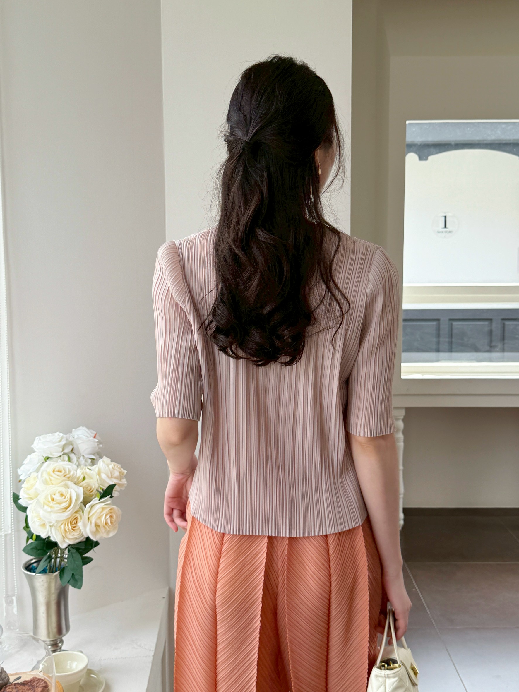 2MUAY รุ่น GJO11307 เสื้ออัดพลีท ROUND NECK BUTTON FRONT PLEATED TOP