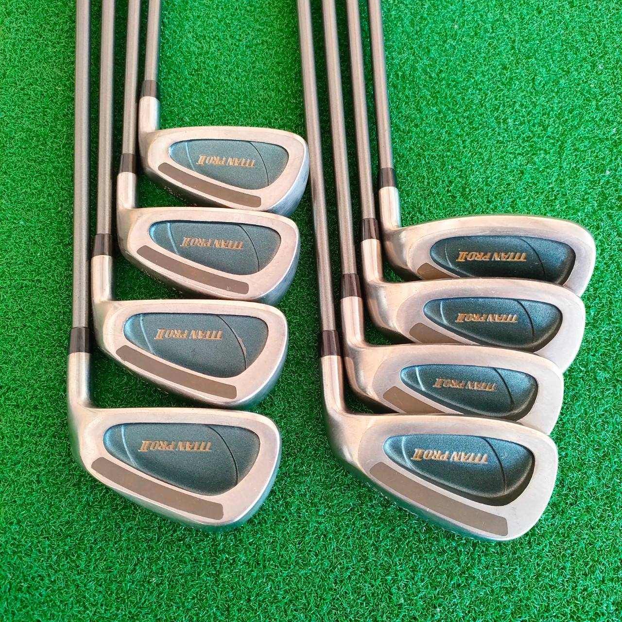 ชุดเหล็ก YONEX TITAN PRO II มีเหล็ก 4-9 PW SW ก้าน YONEX MRB650 FLEX R สุดยอดวัสดุเสริมไทเทเนี่ยม ทำให้ตีไกล ผลิตจากญี่ปุ่น 100% ไม้ YONEX ที่ญี่ปุ่น นิยมมากครับ