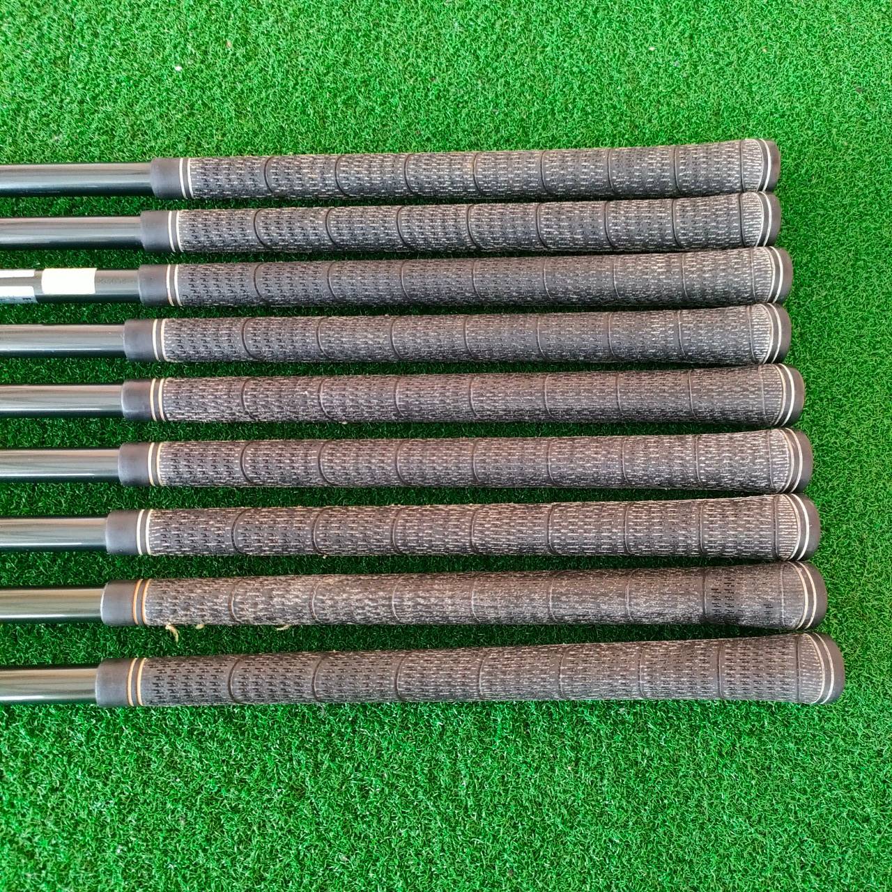 ชุดเหล็ก TAYLORMADE RAC OS ใบใหญ่ ตีง่าย ตีไกลกว่าเหล็กปกติ จุดถ่วงน้ำหนักพิเศษ ตีมันส์มากๆครับ มีเหล็ก 3 - 9 เเละ AW SW ก้าน TM-RAC LITE FLEX R