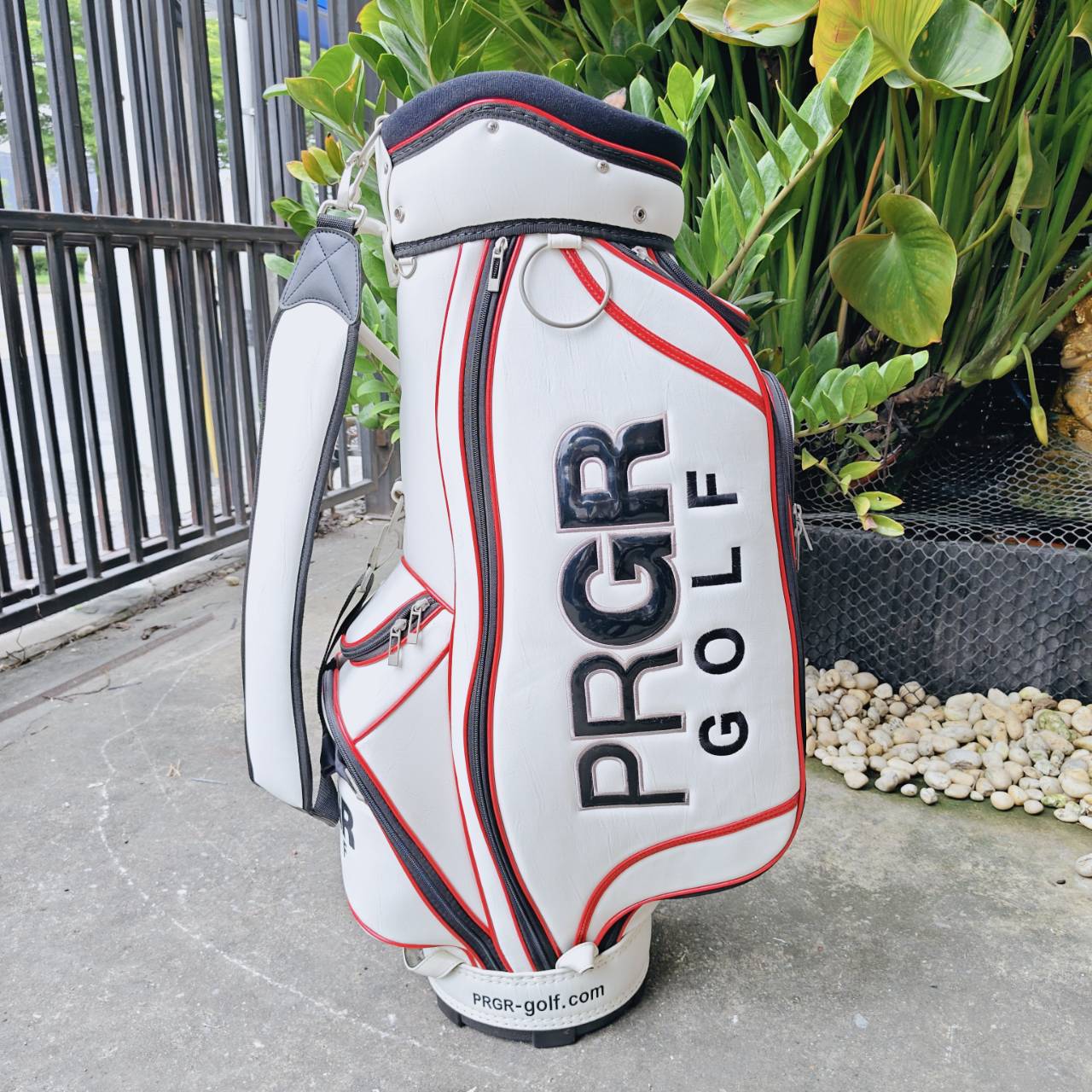 ถุงกอล์ฟ PRGR มือสอง สีขาวสวย รุ่น TOUR ใบใหญ่ จุอุปกรณ์ครบ
