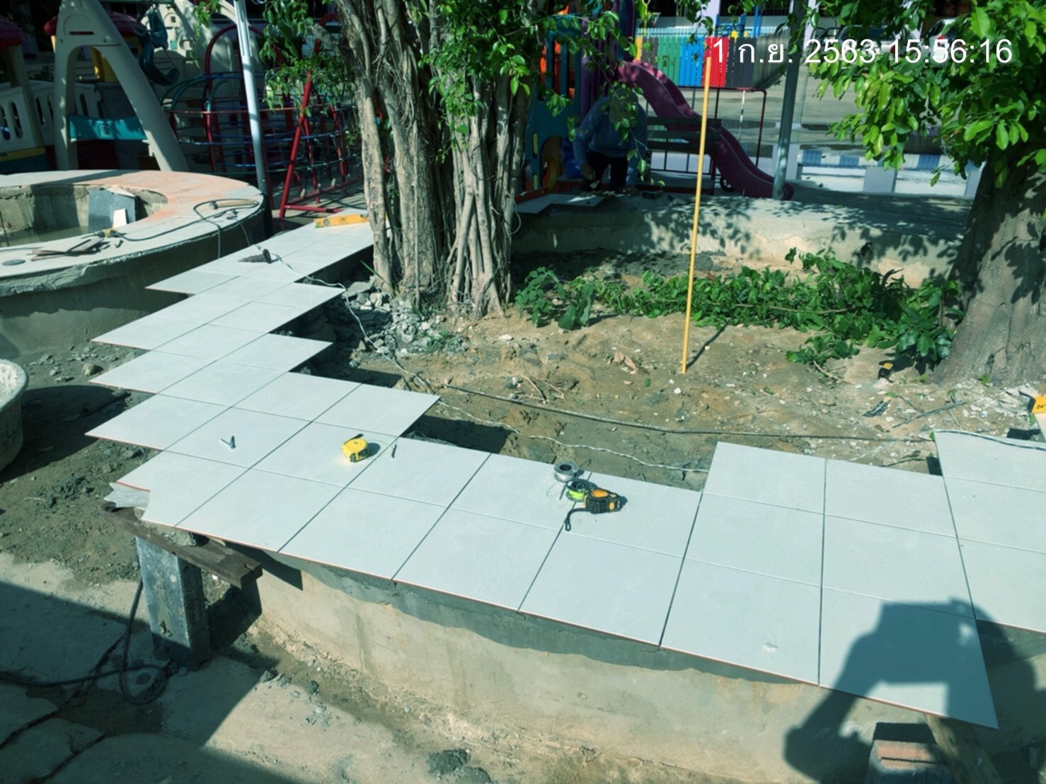 ราชวินิตประถม(บางแค)ทำเวที,ประตู,ที่นั่ง,สนามเด็กเล่น