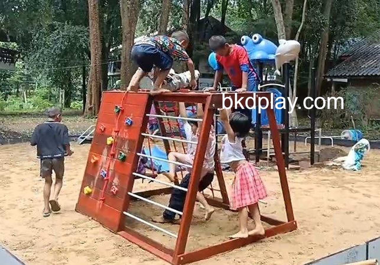 เครื่องเล่นสนามไม้ ชุด B ปีนป่ายเชือก ,ชิงช้า ,ปีนหน้าผา ปีนป่ายไม้ เครื่องเล่นสนามกลางแจ้ง ของเล่นสนาม wood playground