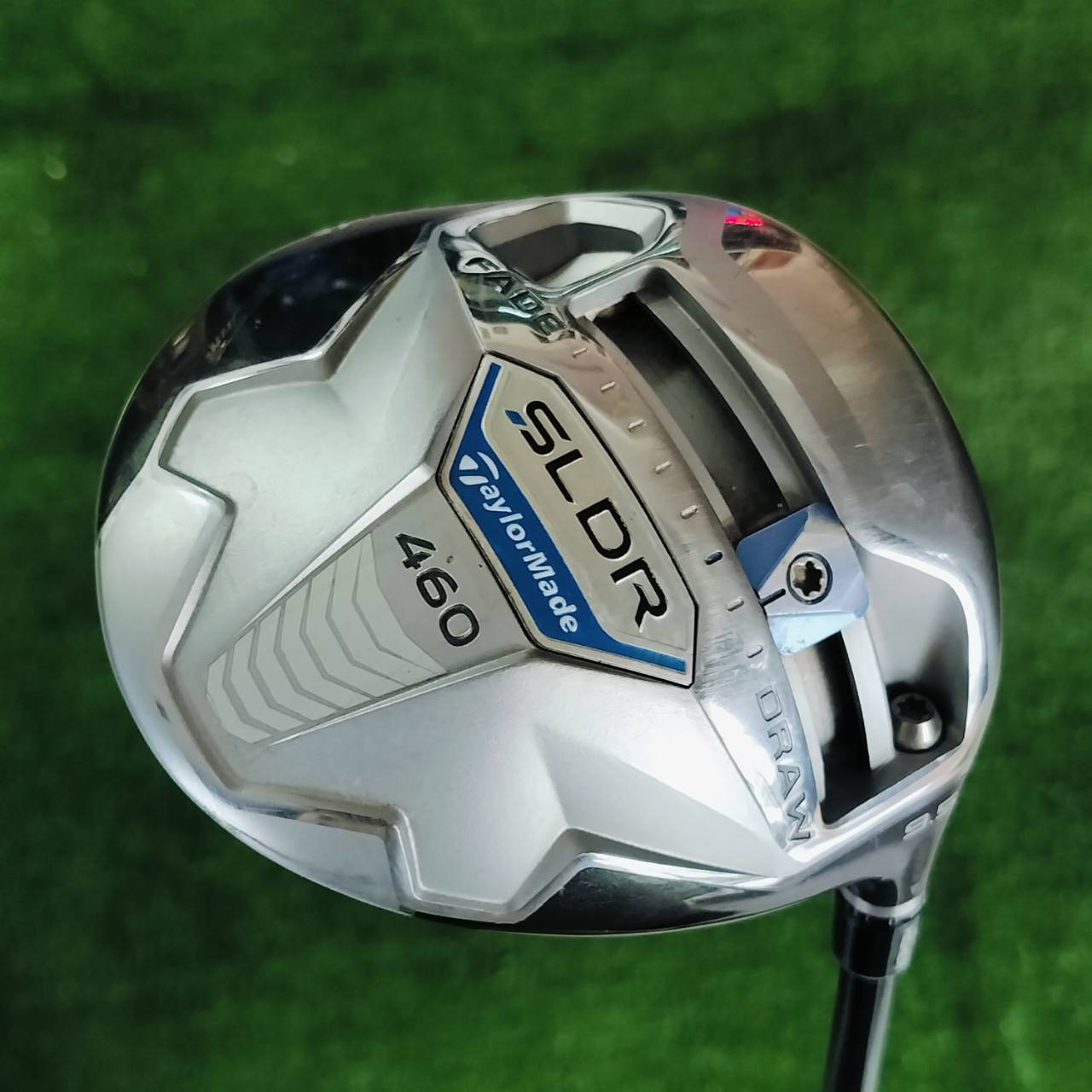 Driver Taylormade SLDR องศา 9.5 เทคโนโลยีดี สามารถปรับวิถีของลูกได้ ทั้ง FADE และ DRAW ได้ และสามารถปรับมุมเหินที่คอไม้ได้อีกด้วย ไม้กอล์ฟพรีเมี่ยมมือสอง ของแท้ By NakaraLuxurious