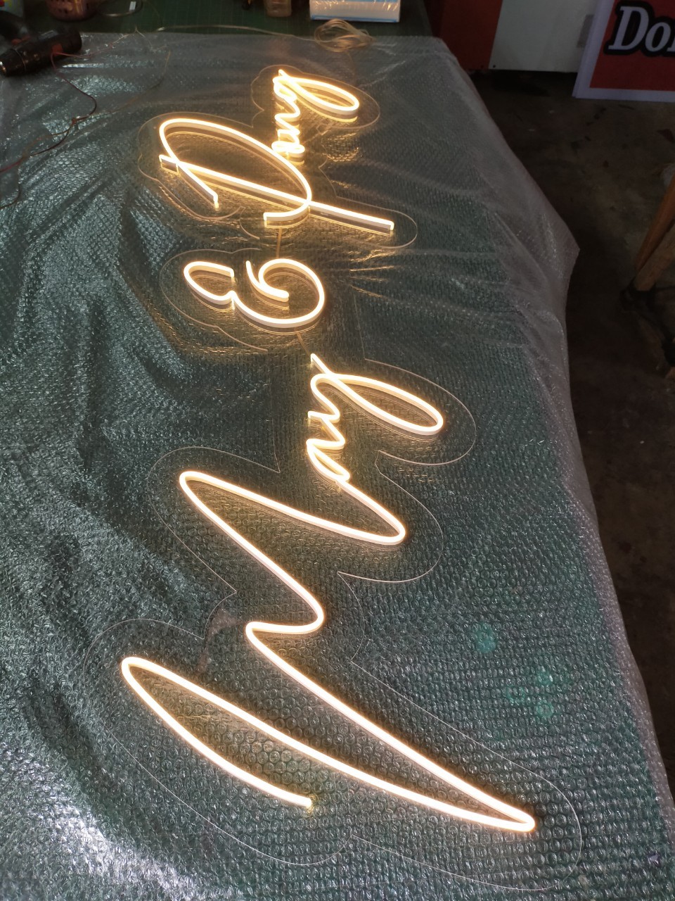 ไฟนีออน เฟค