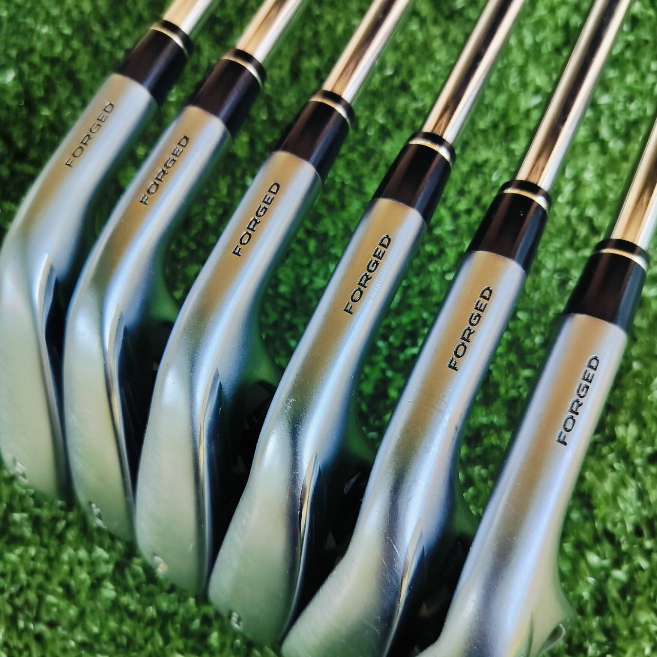 ชุดเหล็ก Callaway APEX 21 FORGED เหล็ก FORGED สุดพรีเมี่ยมขั้นเทพ เหมาะกับนักกอล์ฟ ในทุกระดับฝีมือที่ต้องการเพิ่มระยะเหล็ก ด้วย Flash Face Cup ออกแบบโดย AI สุดยอดดีไซน์ซับซ้อนและแตกต่างกัน ในเหล็กแต่ละเบอร์ ไม้กอล์ฟพรีเมี่ยมมือสอง ของแท้ By NakaraLuxuriou