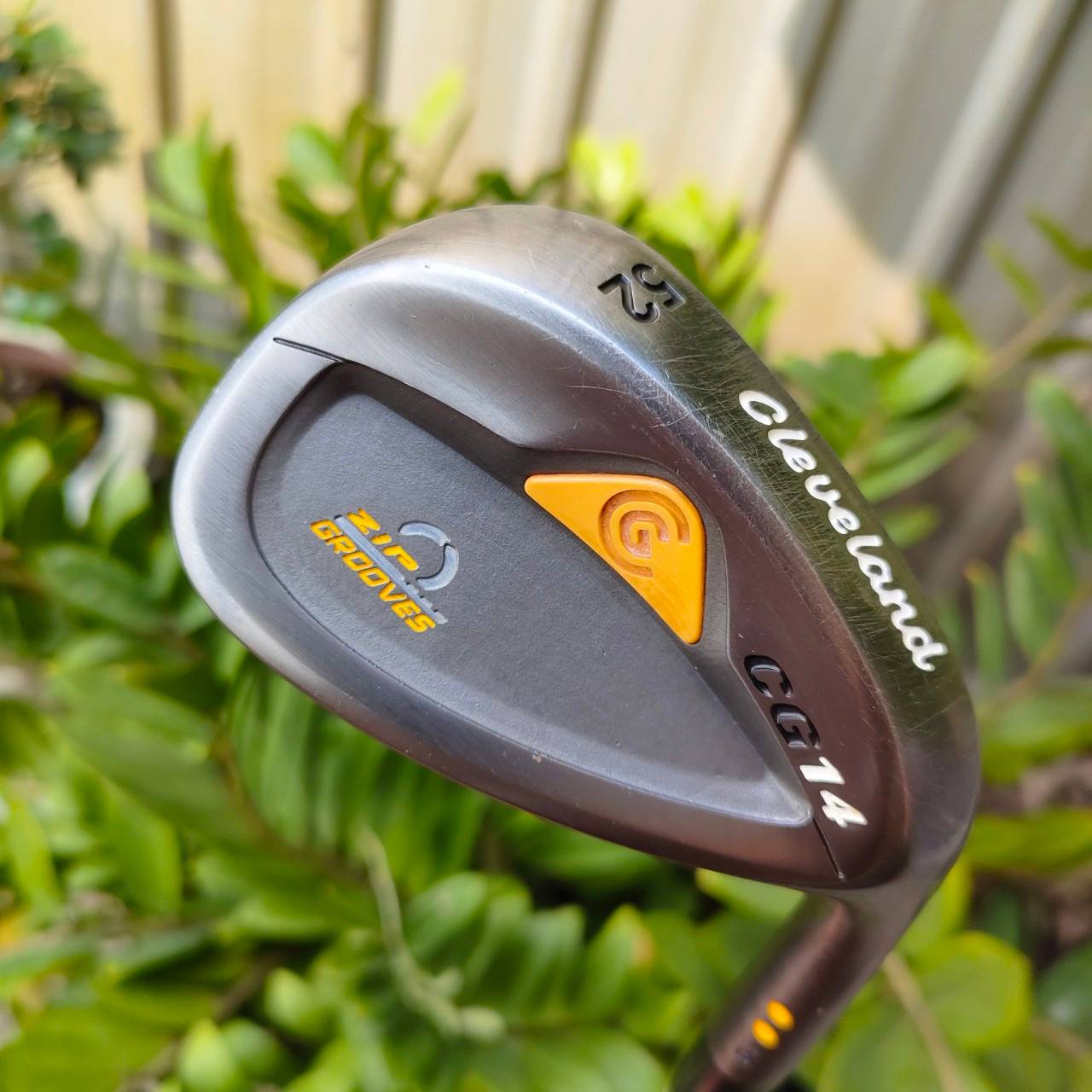 WEDGE CLEVELAND CG14 ZIP GROOVES ร่องสี่เหลี่ยม องศา 52 เบาท์ 10 ก้าน TRACTION FLEX WEDGE ร่องสี่เหลี่ยมเหมือนซิป กัดลูก ไม้กอล์ฟพรีเมี่ยมมือสอง By NakaraLuxurious