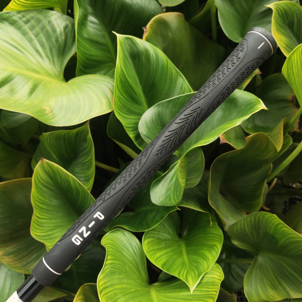 UT/Hybrid PING G10 24° ออกแบบด้วย หัวไม้กว้างกว่าและ Crown โค้ง → CG ต่ำและลึก