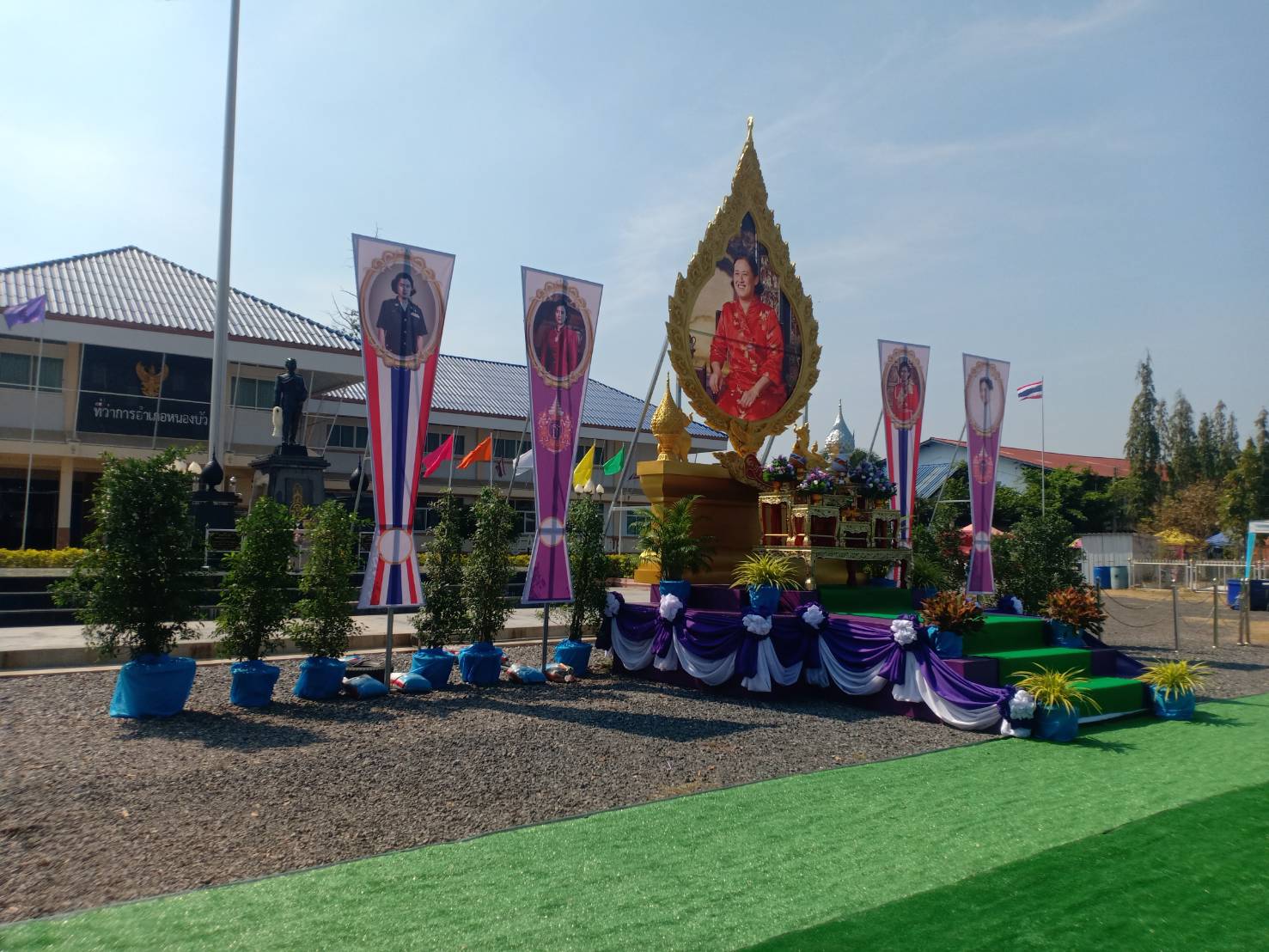 ซุ้มเฉลิมพระเกียรติ ฯ พระบรมฉายาลักษณ์ กลมสมเด็จพระเทพรัตนราชสุดา