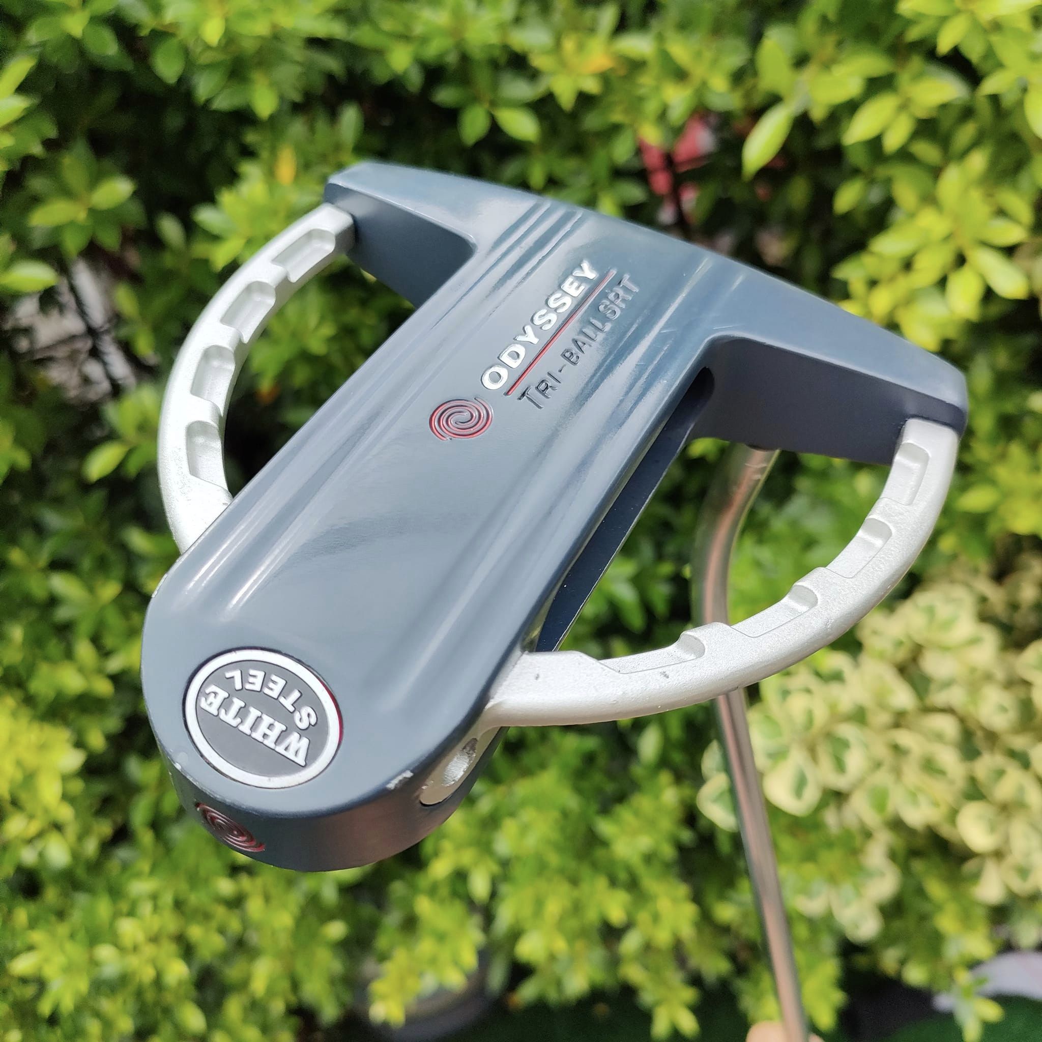 PUTTER ODYSSEY TRI-BALL SRT ความยาว 34 นิ้ว ก้าน WHITE STEEL รุ่นนี้พิเศษ สามบอล เล็งง่ายกว่าเดิม และเจ้าของเก่าติดสติ๊กเกอร์เส้นเล็งไว้ ไม้กอล์ฟมือสอง ของแท้ BY NakaraLuxurious