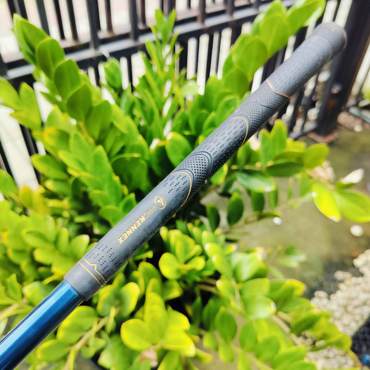ชุดเหล็ก PROKENNEX MOMENTUM วัสดุ SUPER STEEL ตีนุ่มมาก และเด้งมากๆ ช่วยเรื่องระยะอย่างมาก รวมถึง CAVITY ที่ออกแบบมาให้ตีง่ายอย่างมาก ชดเชยความผิดพลาดสูง ตีตรง ตีไกลมาก ไม้กอล์ฟพรีเมี่ยมมือสอง ของแท้ By NakaraLuxurious