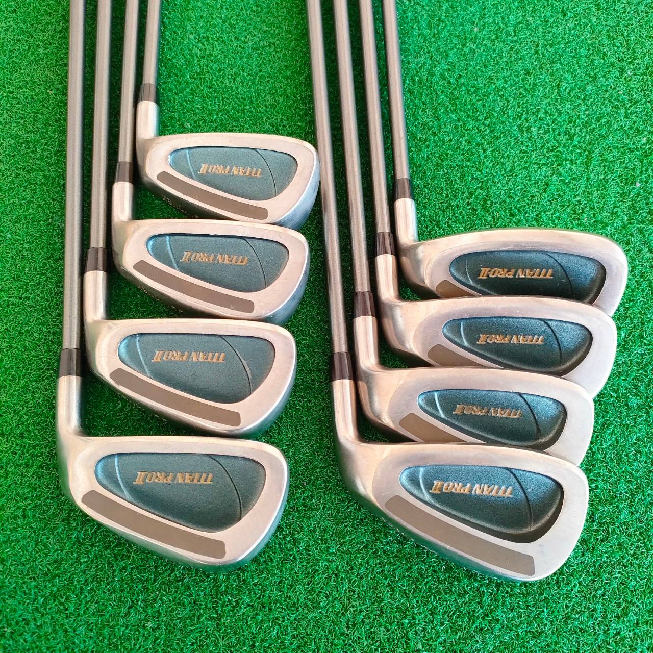 ชุดเหล็ก YONEX TITAN PRO II มีเหล็ก 4-9 PW SW ก้าน YONEX MRB650 FLEX R สุดยอดวัสดุเสริมไทเทเนี่ยม ทำให้ตีไกล ผลิตจากญี่ปุ่น 100% ไม้ YONEX ที่ญี่ปุ่น นิยมมากครับ