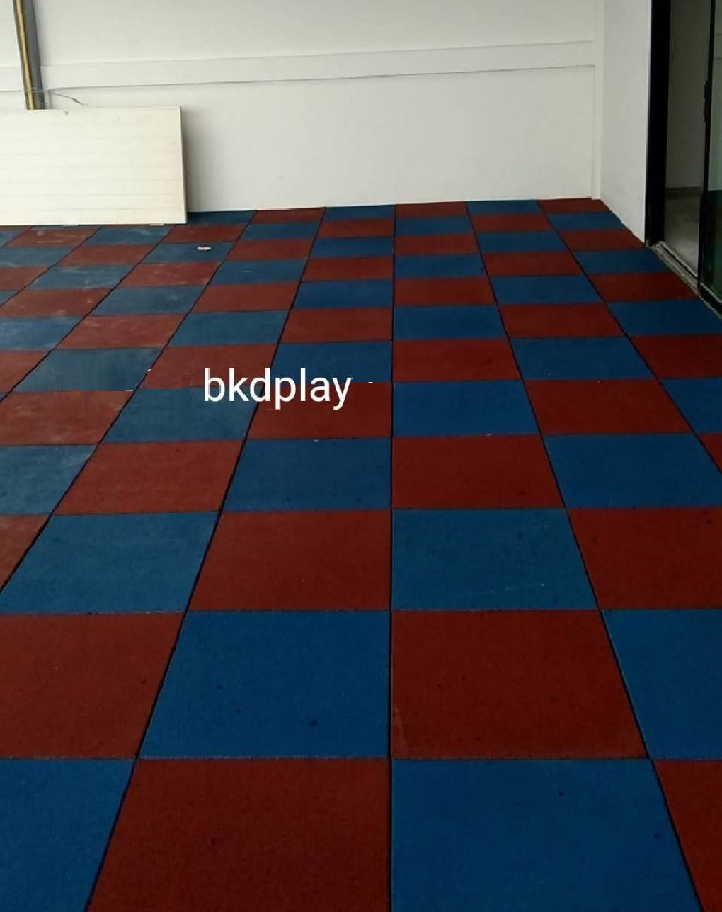 แผ่นยาง EPDM ราคาต่อ1ตร.ม. 4แผ่น แผ่นยางสังเคราะห์ ,แผ่นปูกันกระแทก,แผ่นปูพื้นสนามเด็กเล่น, พื้นยางEPDM ,ปูสนามเด็กเล่น,สนามกีฬา ห้องฟิตเนส พร้อมส่ง ราคาโรงงาน มีสีดำ เทา น้ำเงิน เหลือง แดง เขียว