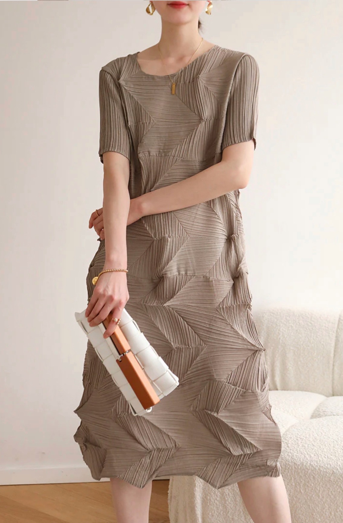 อกถึง 40นิ้ว 2MUAY GJO5633 เดรสพลีทคุณภาพ SHORT SLEEVE ZIGZAG PLEAT DRESS 4สี FREE SIZE