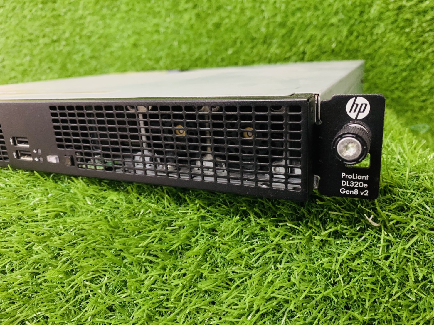 เซิร์ฟเวอร์ HP ProLiant DL320e Gen8 Server พร้อมใช้งาน E3-1220v3 Ram 16 GB HDD 1TB x2
