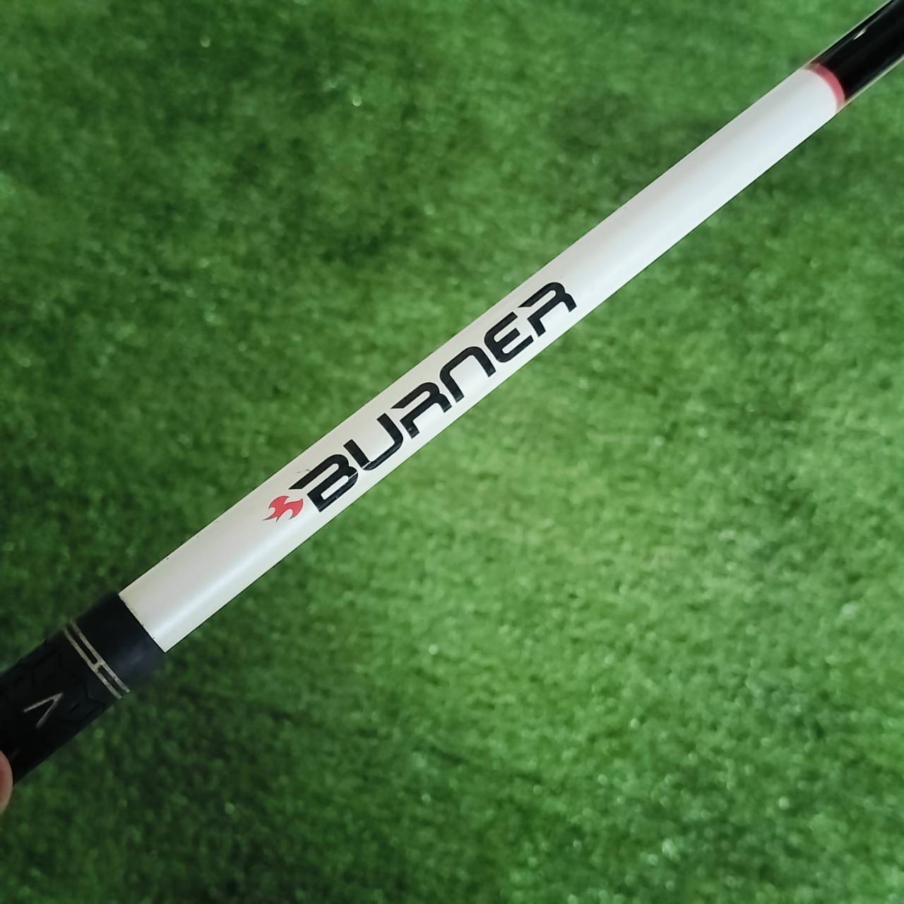 Driver Taylormade BURNER กระดองเคฟล่า จุด CG ต่ำ หัวใหญ่ หน้าสวีตสปอตกว้างเน้นตีง่ายๆค่ะ ไม้กอล์ฟพรีเมี่ยมมือสอง ของแท้ By NakaraLuxurious