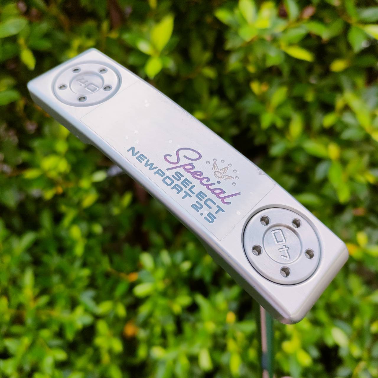 PUTTER SCOTTY CAMERON SPECIAL SELECT NEWPORT 2.5 ความยาว 33 นิ้ว สภาพสวยนางฟ้า มาพร้อม COVER เดิมแท้ สภาพ 95% รุ่นใหม่ล่าสุด ปี 2022!! ไม้กอล์ฟมือสอง ของแท้ BY NakaraLuxurious