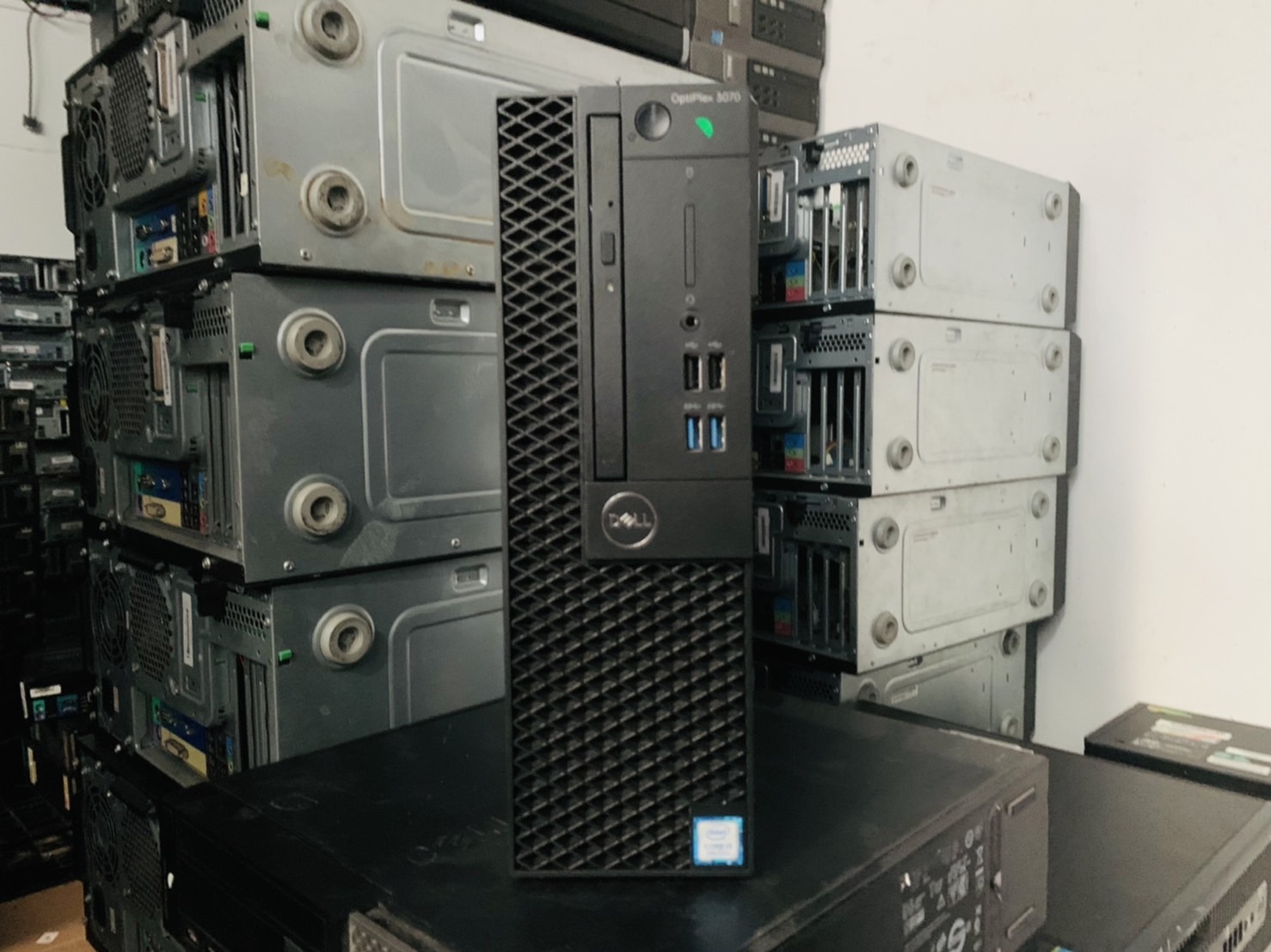 Dell OptiPlex 3070 SFFคอมพิวเตอร์ตั้งโต๊ะ
