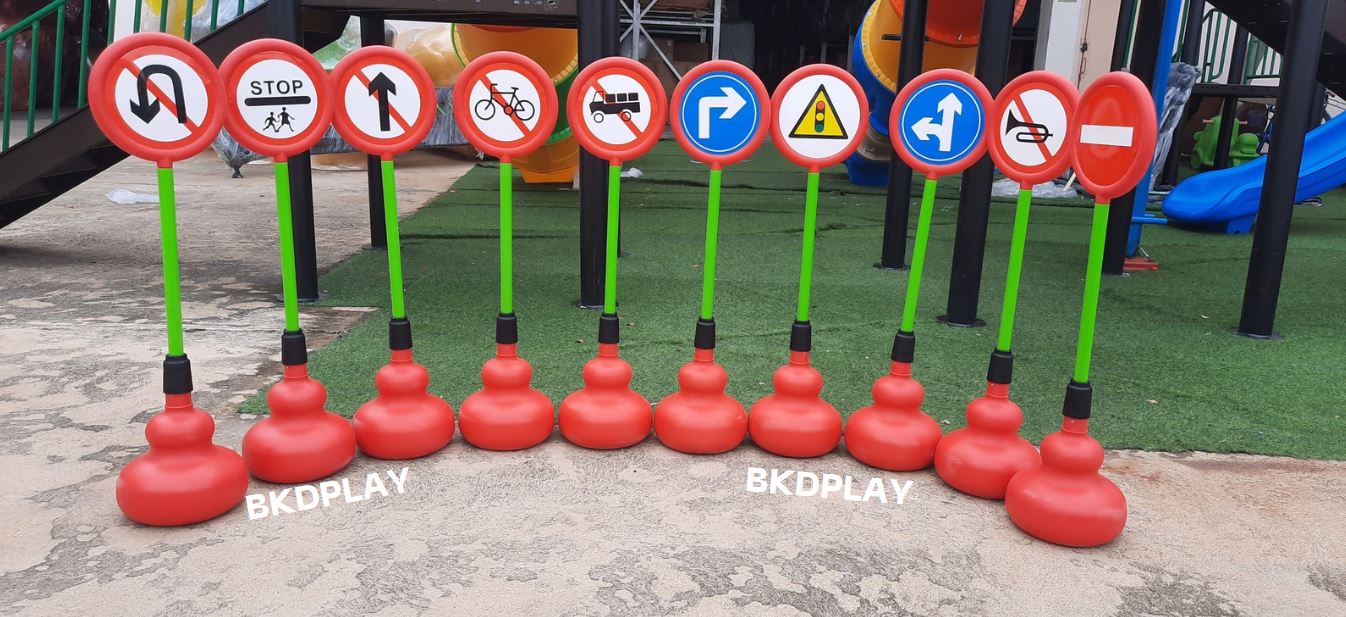 ป้ายจราจรจำลอง (รถยนต์) 10 ชิ้นต่อ1ชุด ตั้งสนาม, ป้ายจราจรสนาม ของเล่น สื่อการสอน,พร้อมส่ง