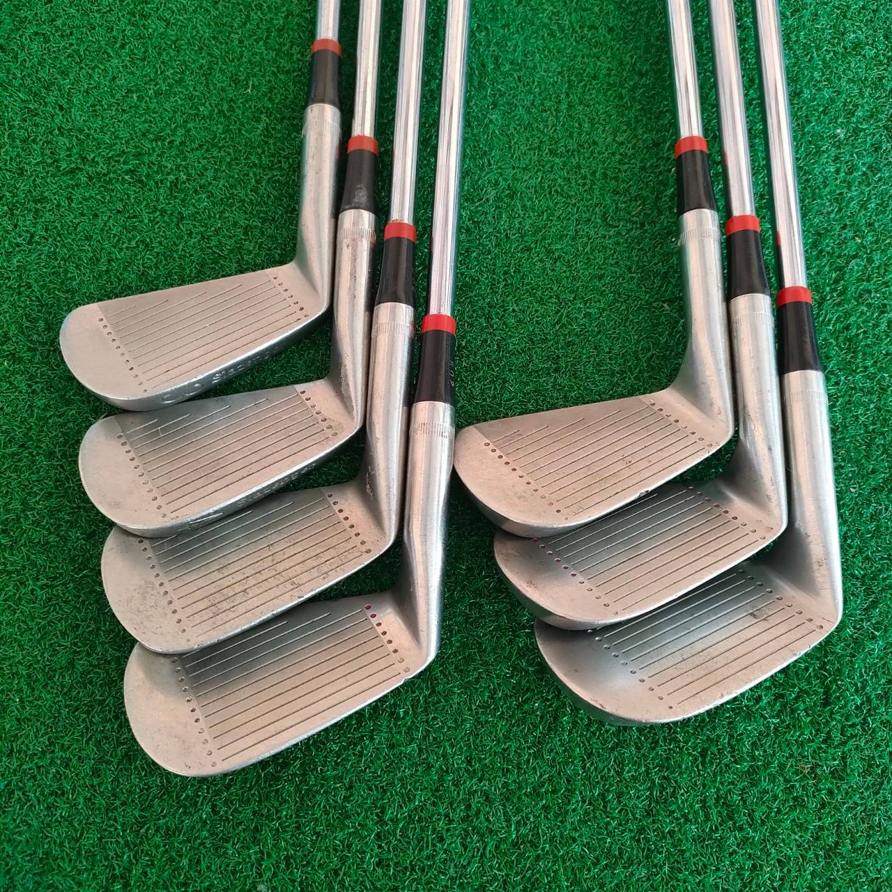 ชุดเหล็ก JACK NICKLAUS ทำร่วมกับ Salazenger เป็นเหล็ก FORGED นุ่ม ตีกัดลูดสปินจัด คุณภาพเยี่ยม มีเหล็ก 3-9 ก้านเดิมๆครับ