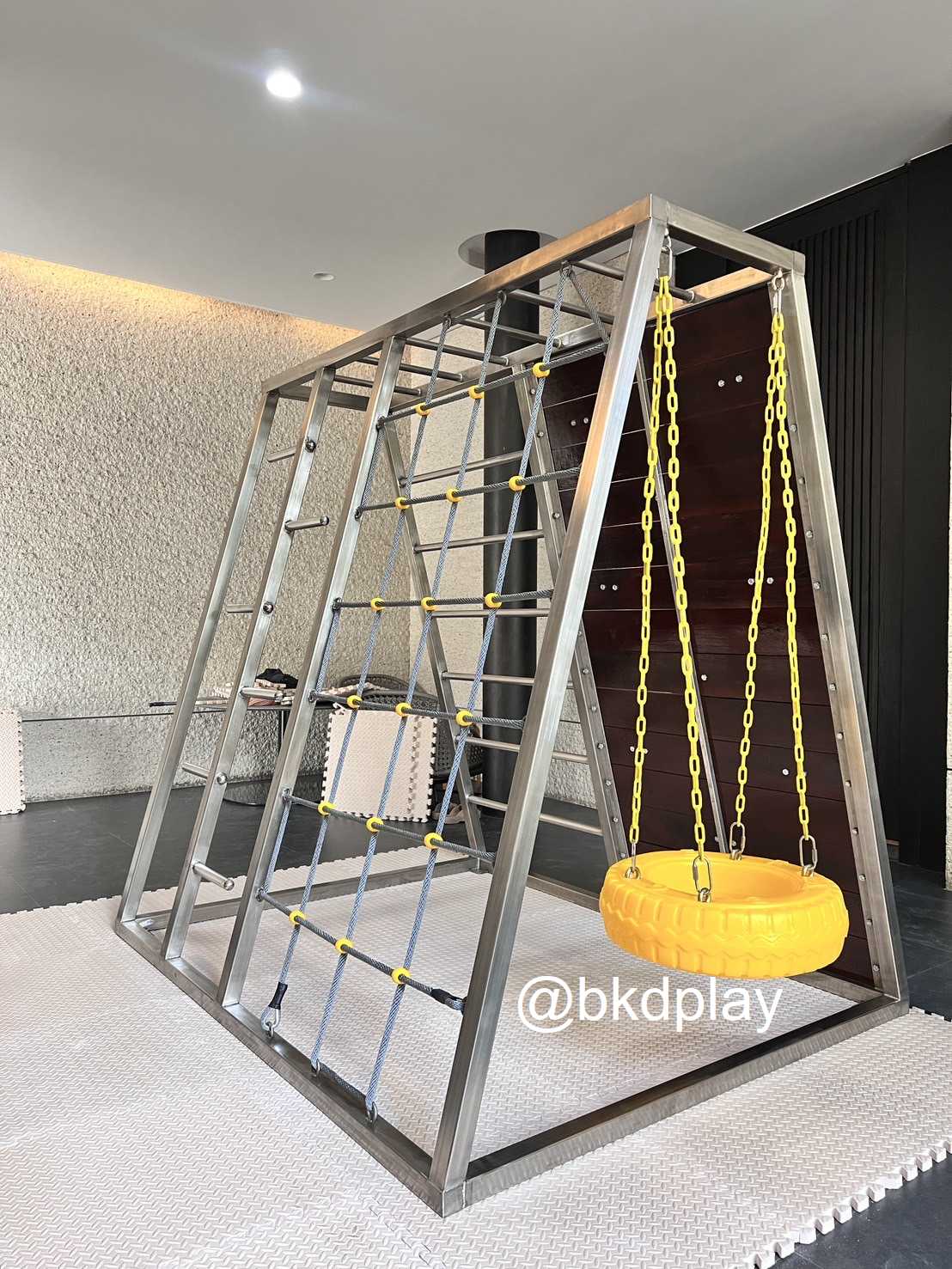 เครื่องเล่นสนามไม้+โครงสแตนเลส เกรด304 ไต่หน้าผา ปีนตาข่าย ไต่บันได ชิงช้า รุ่น BKDPLAY-J-05 ไม้เนื้อแข็ง ผลิตในไทย ใช้สแตนเลสไม่เป็นสนิม เครื่องเล่นสนามกลางแจ้ง เครื่องเล่นสนามไม้ ปีนป่าย กายภาพบำบัด
